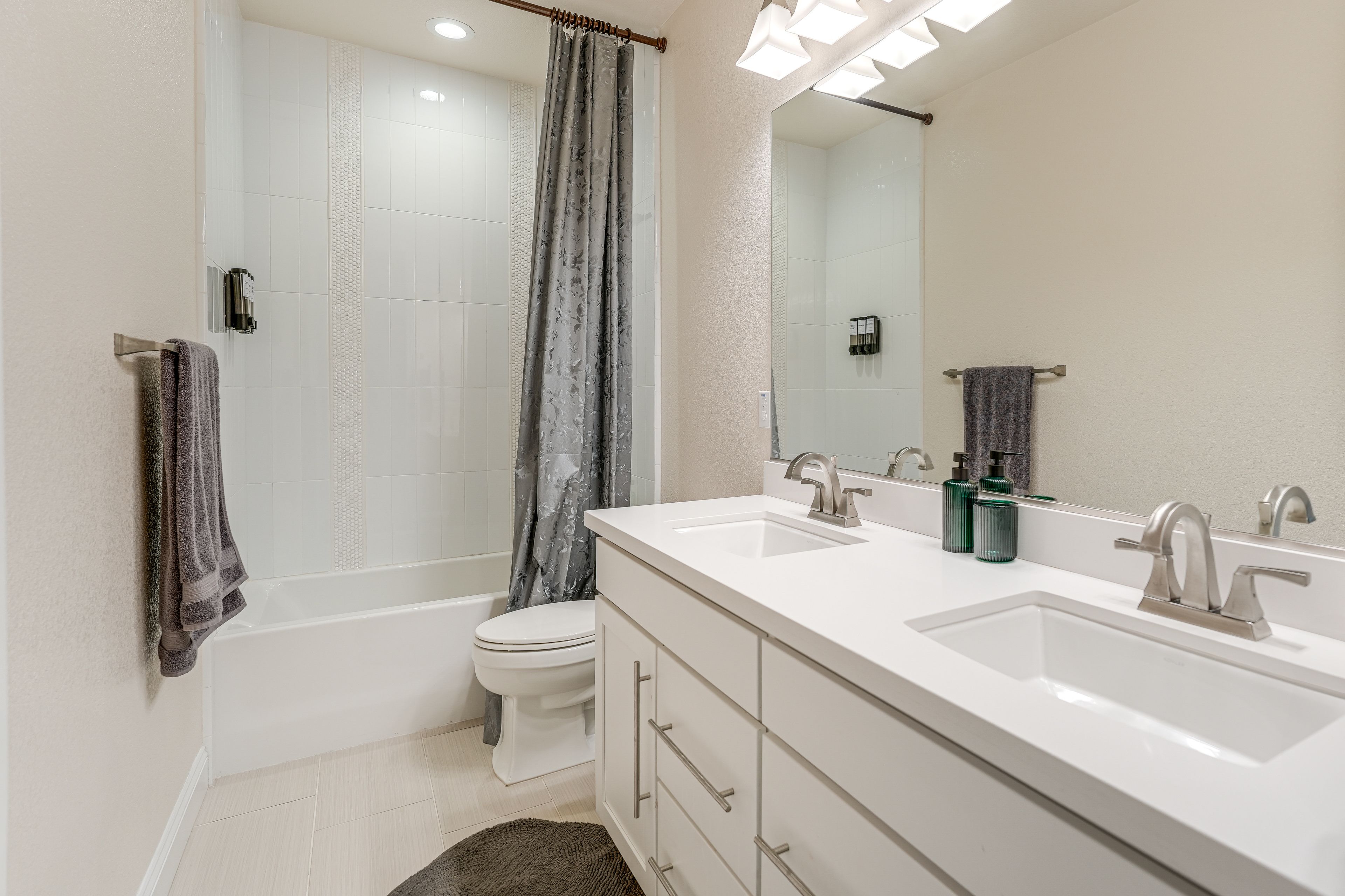 Full Bathroom | 2nd Floor