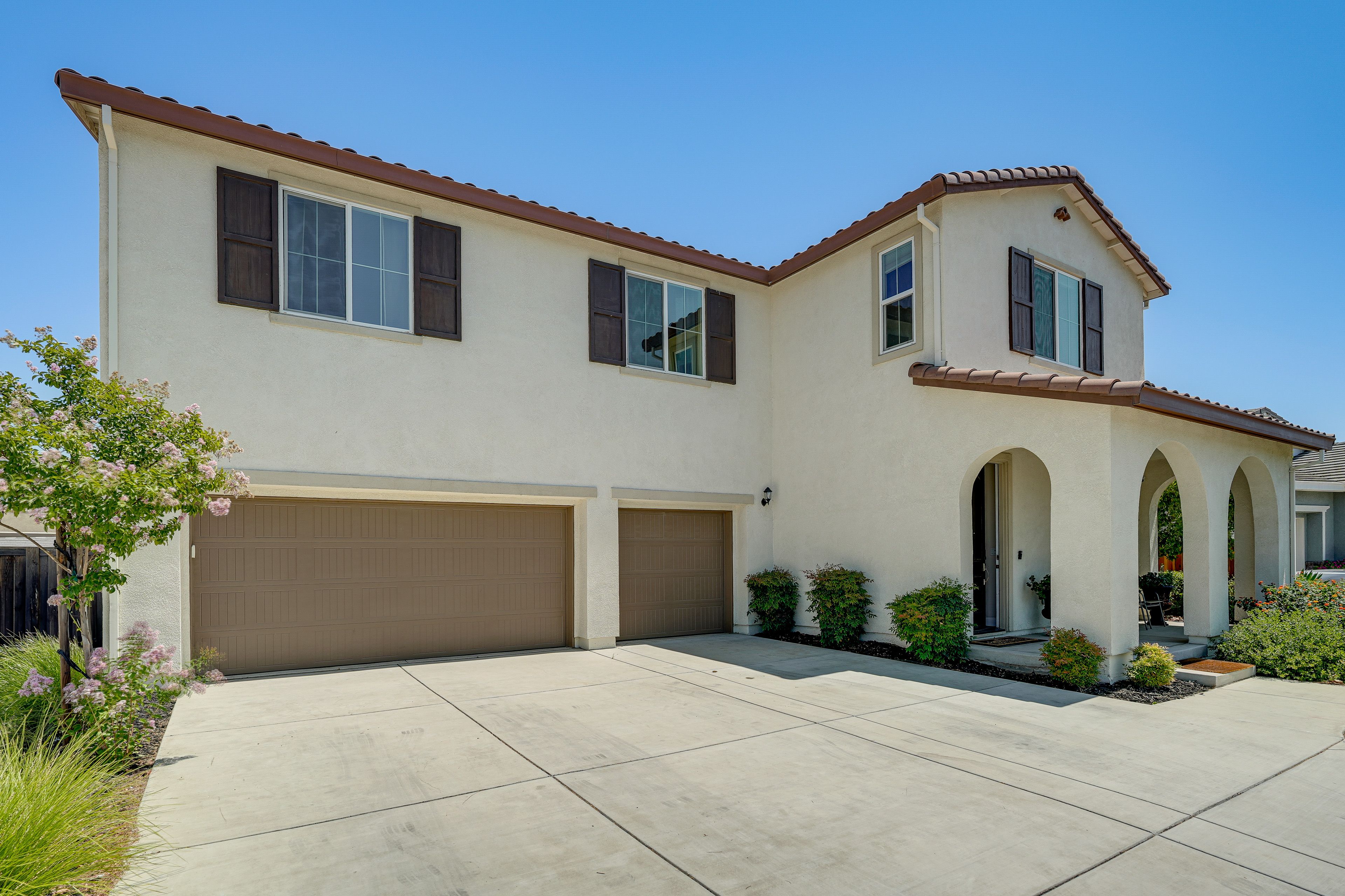 Parking | Garage (3 Vehicles) | Driveway (2 Vehicles)