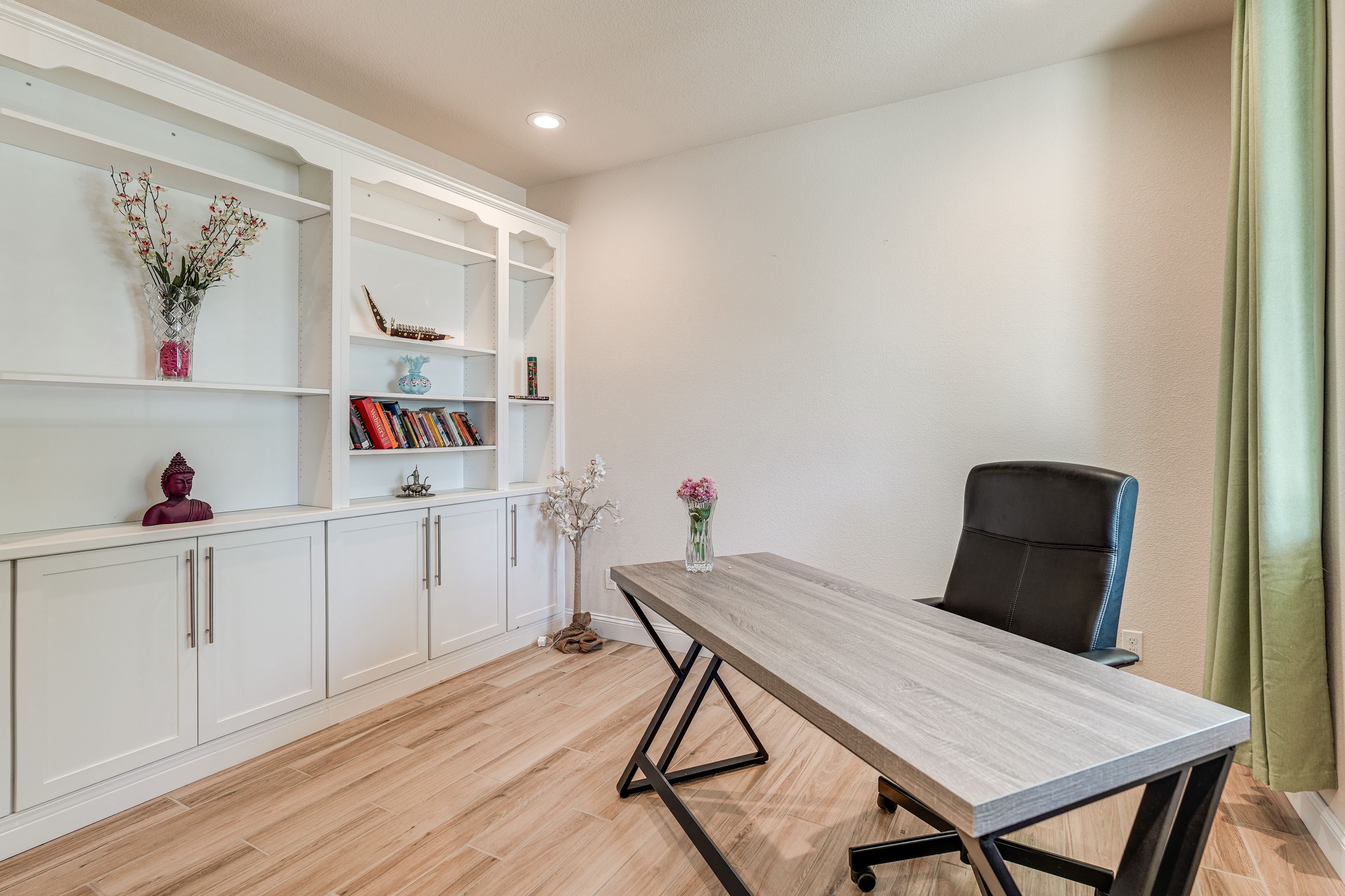 Office | Free WiFi | 1st Floor