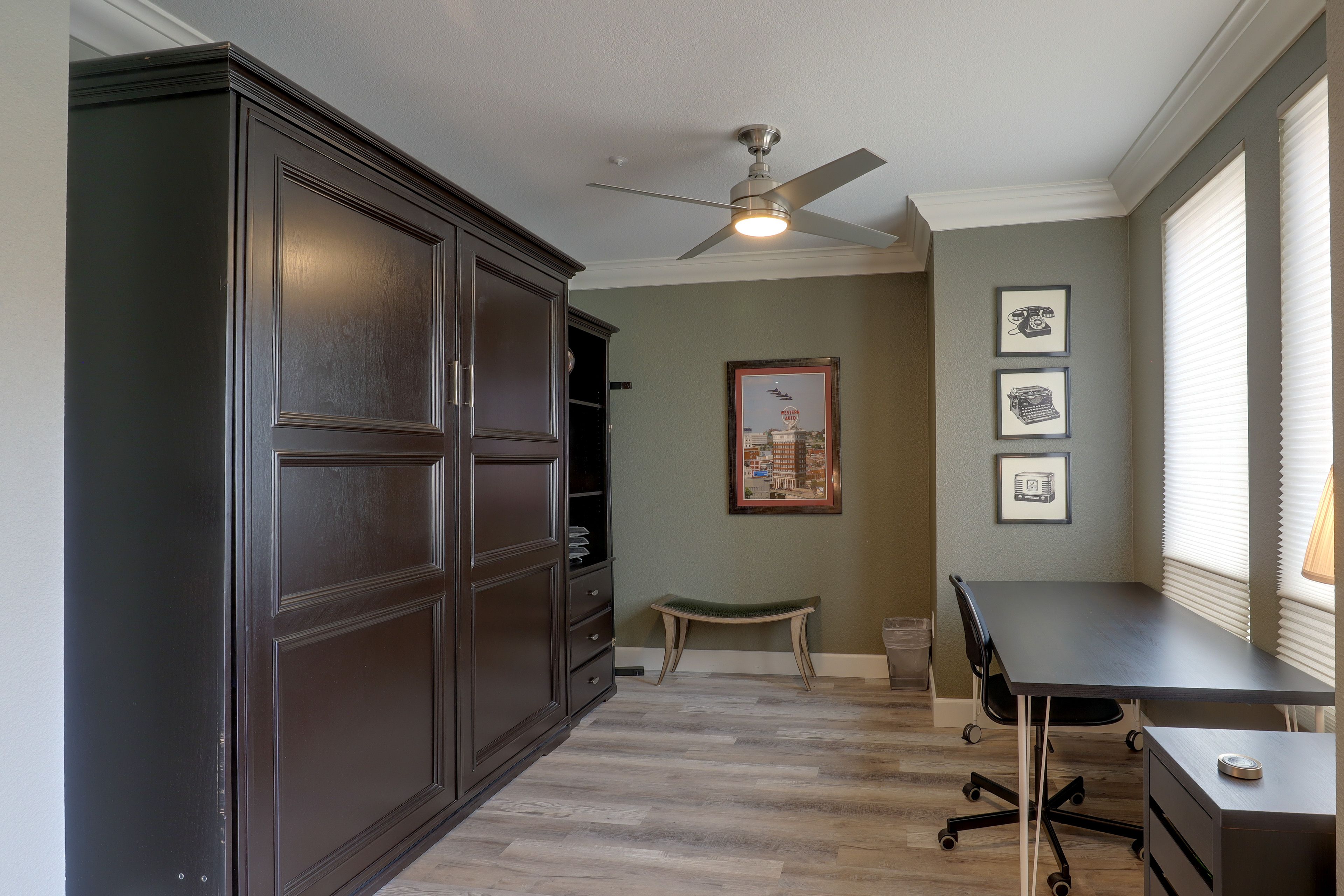 Den | Queen Murphy Bed