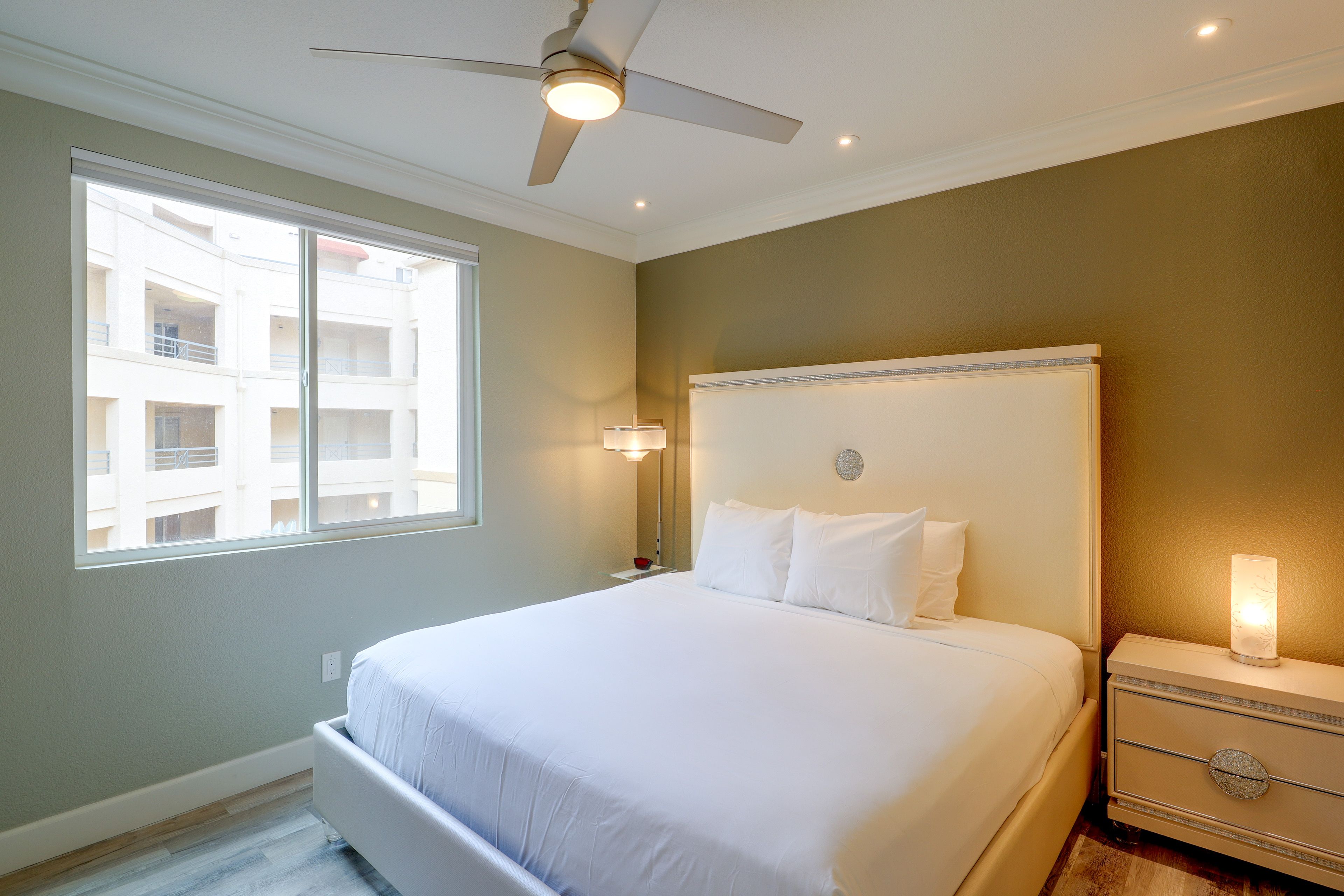 Bedroom 1 | King Bed