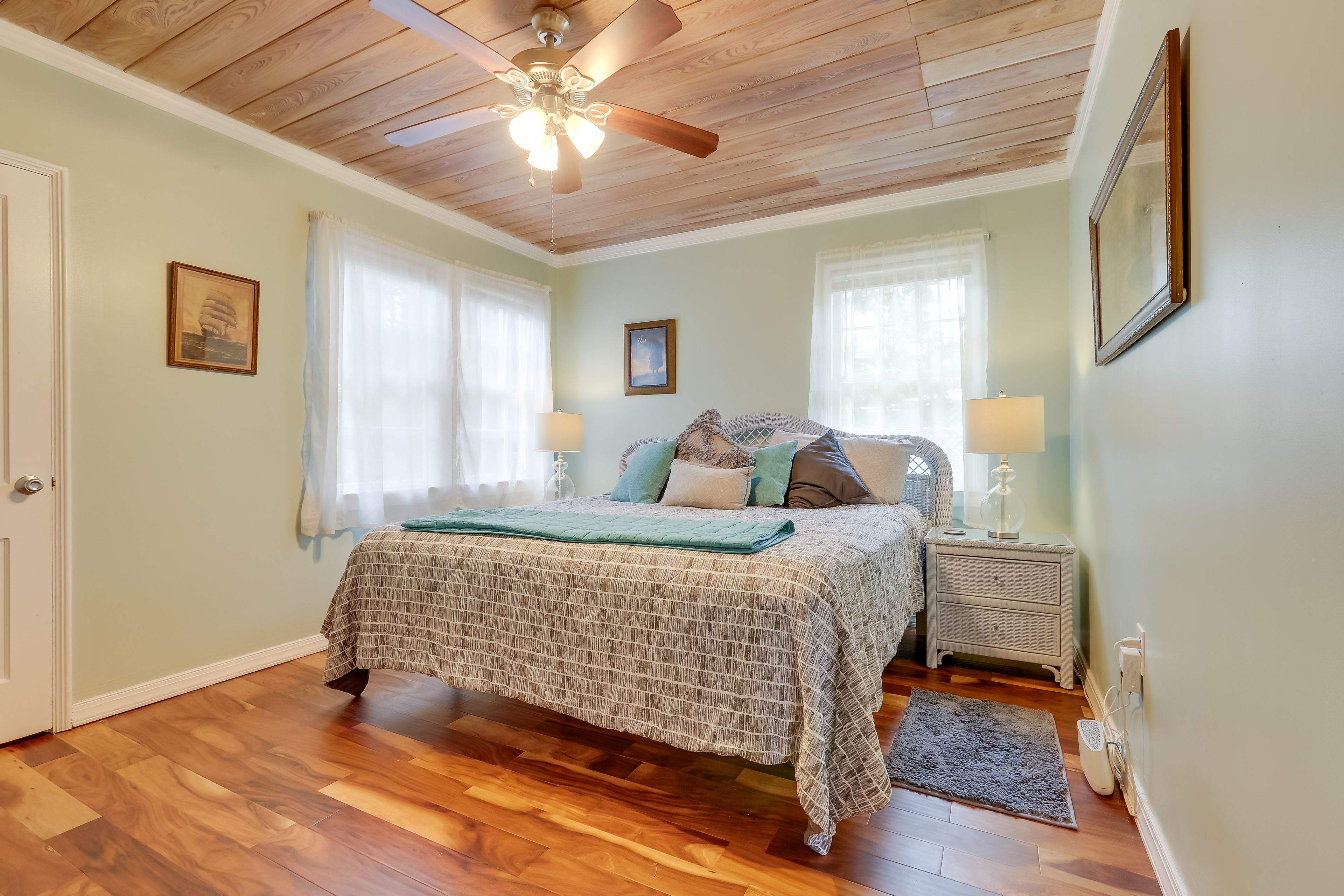 Bedroom 1 | King Bed | Main Level | Smart TV | Linens Provided