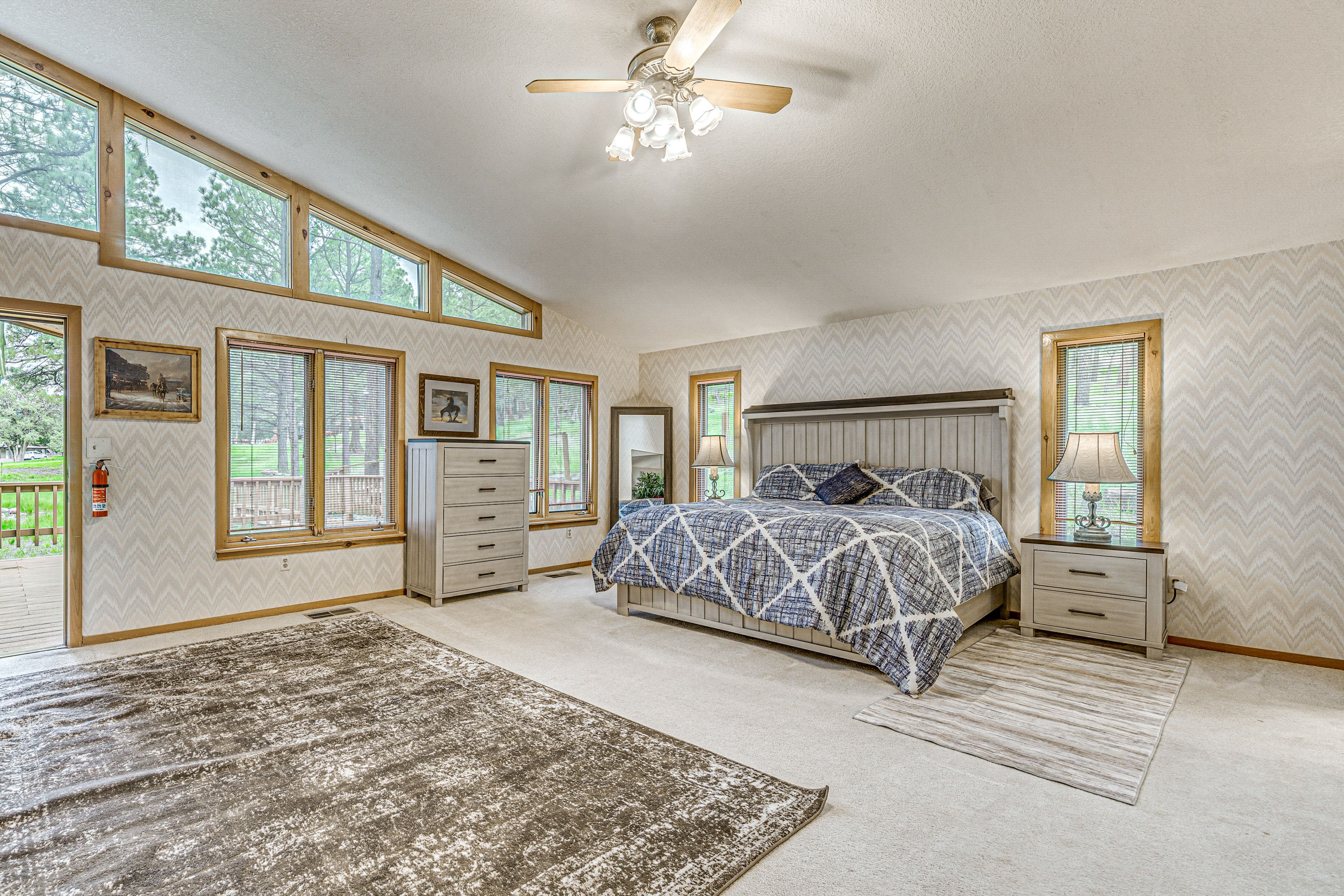 Bedroom 1 | King Bed