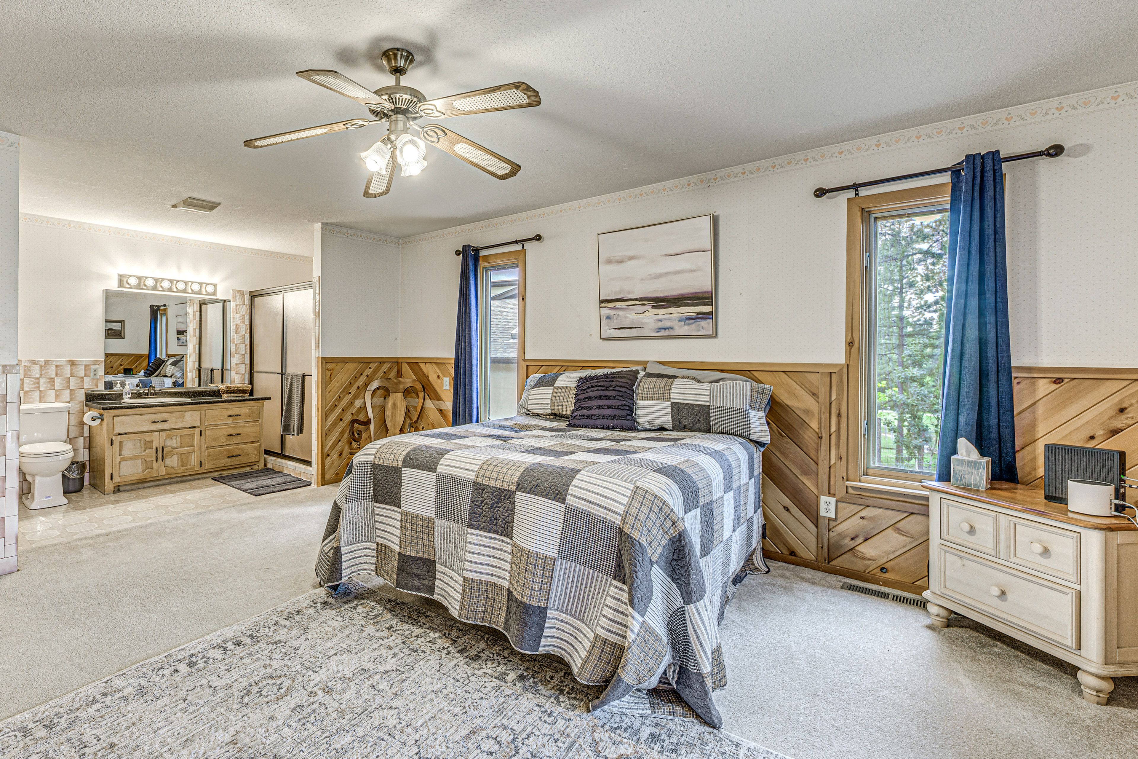 Bedroom 2 | Queen Bed