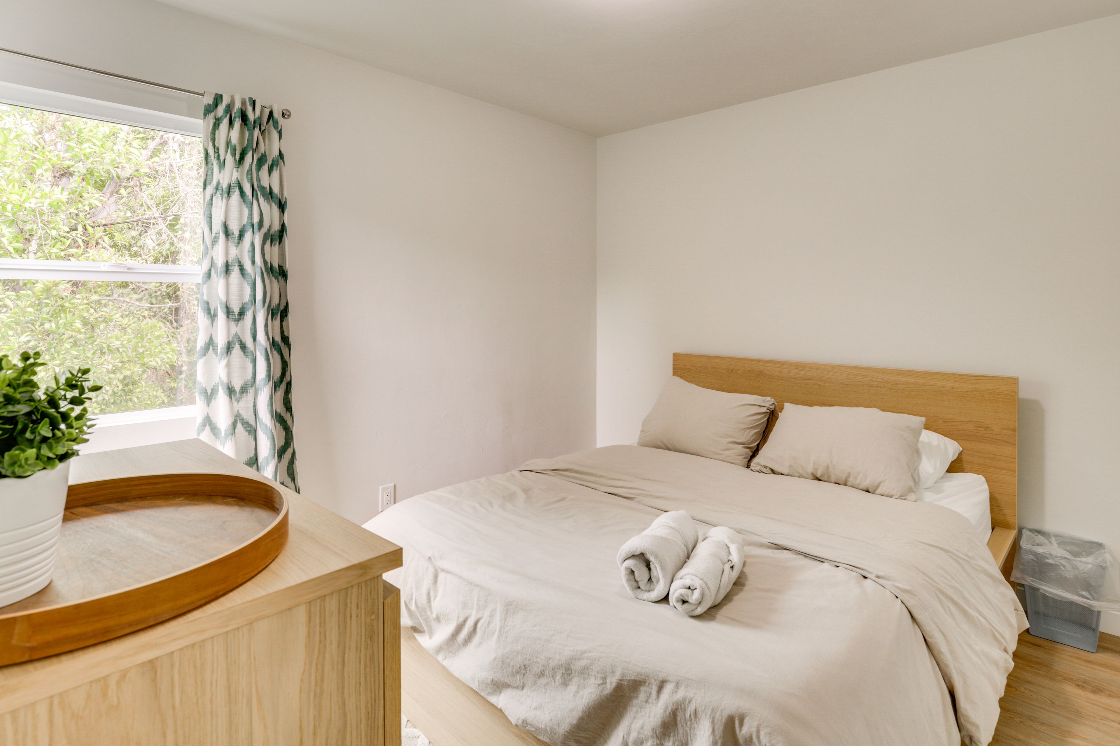 Bedroom 2 | Queen Bed
