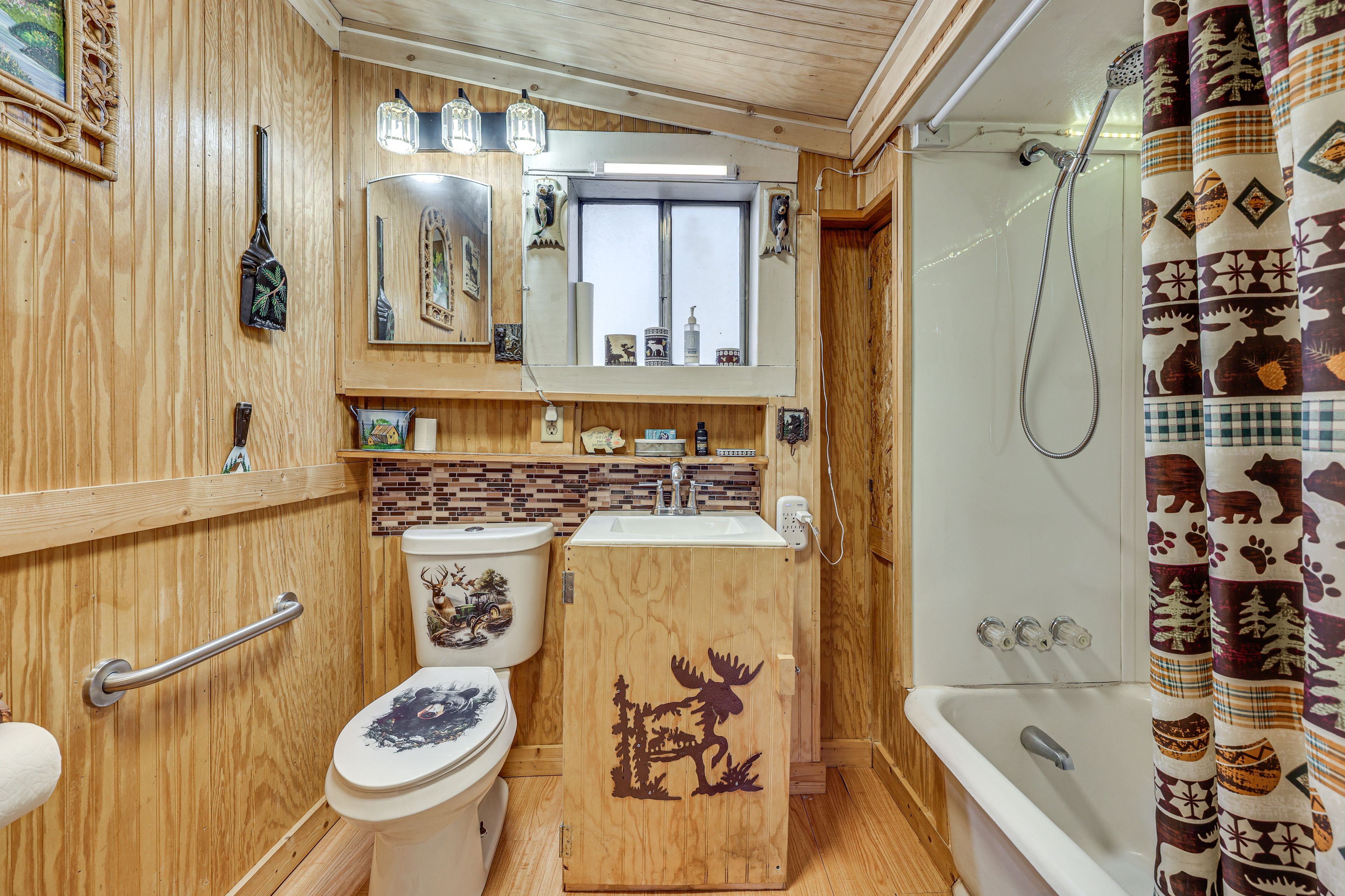 Bathroom | 2nd Floor