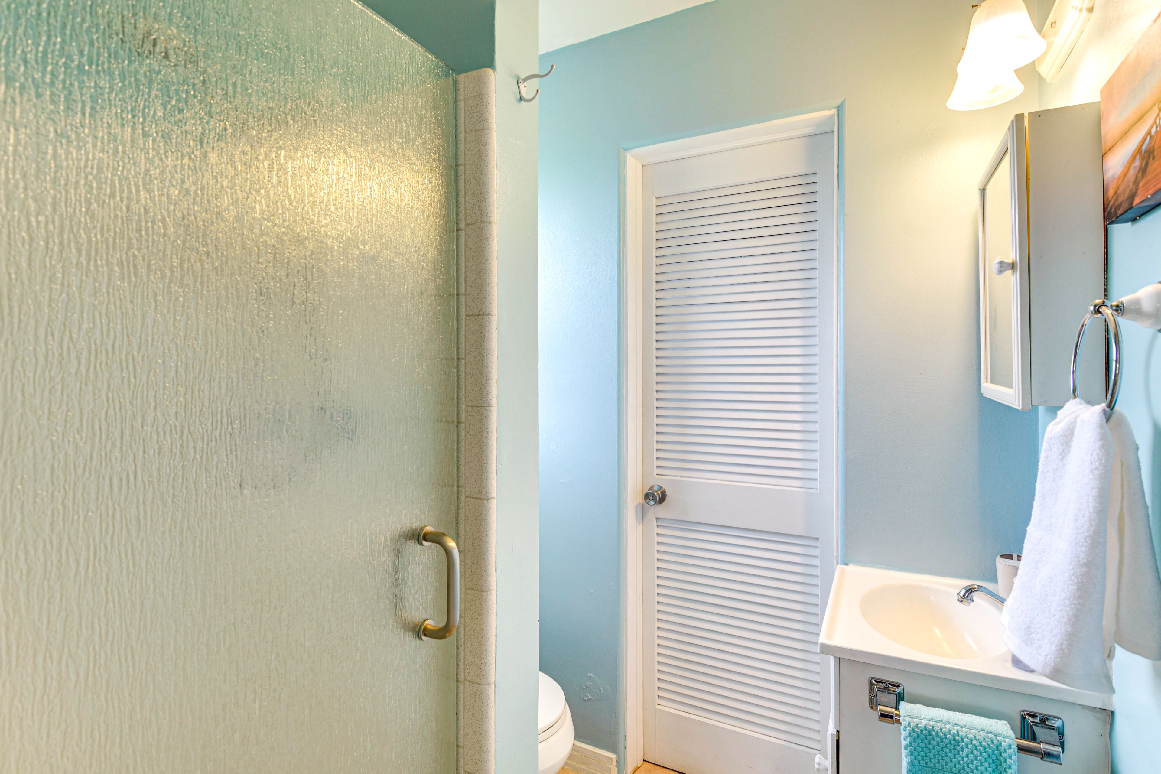 Full Bathroom | Towels Provided
