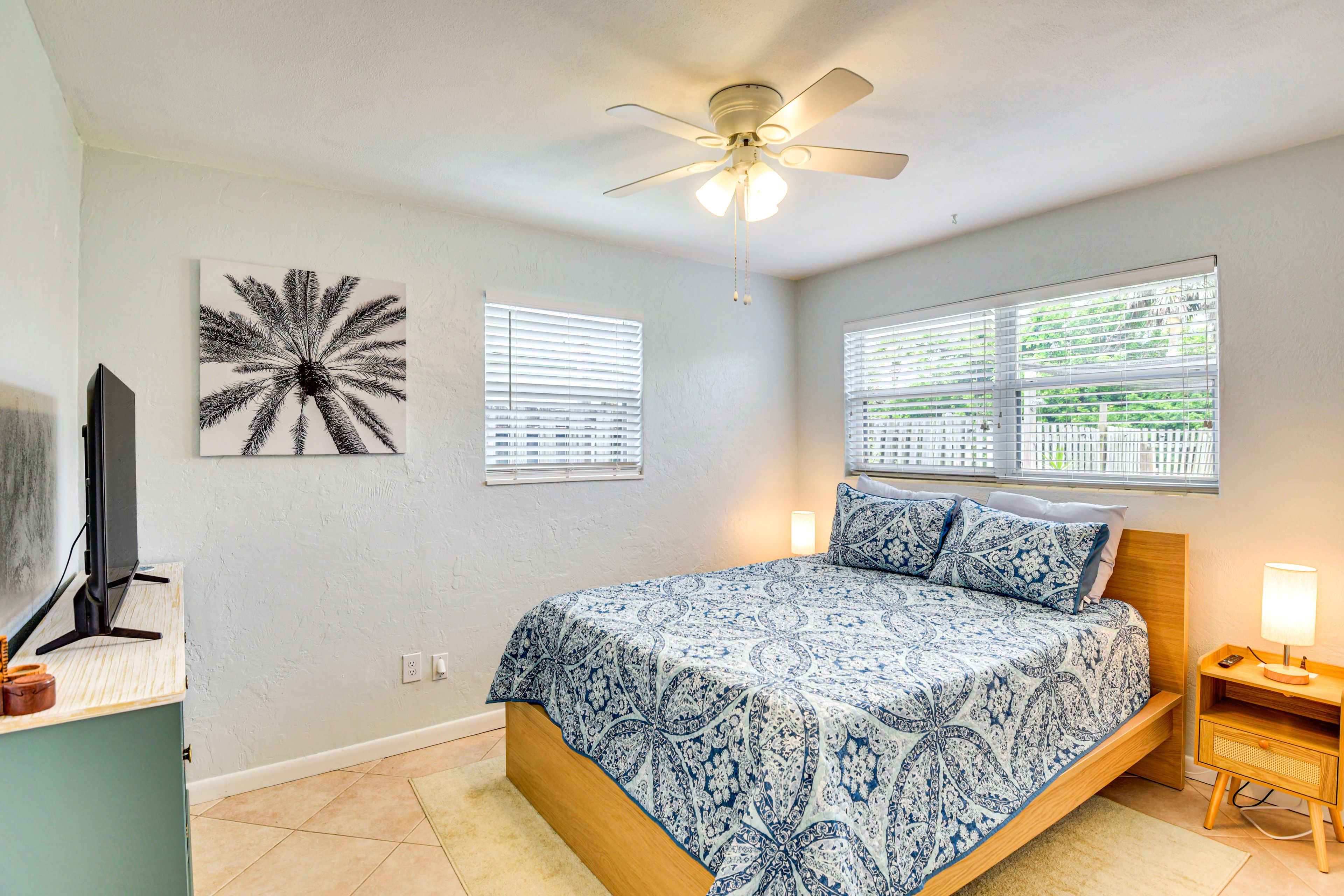 Bedroom 1 | Queen Bed | Smart TV | Linens Provided