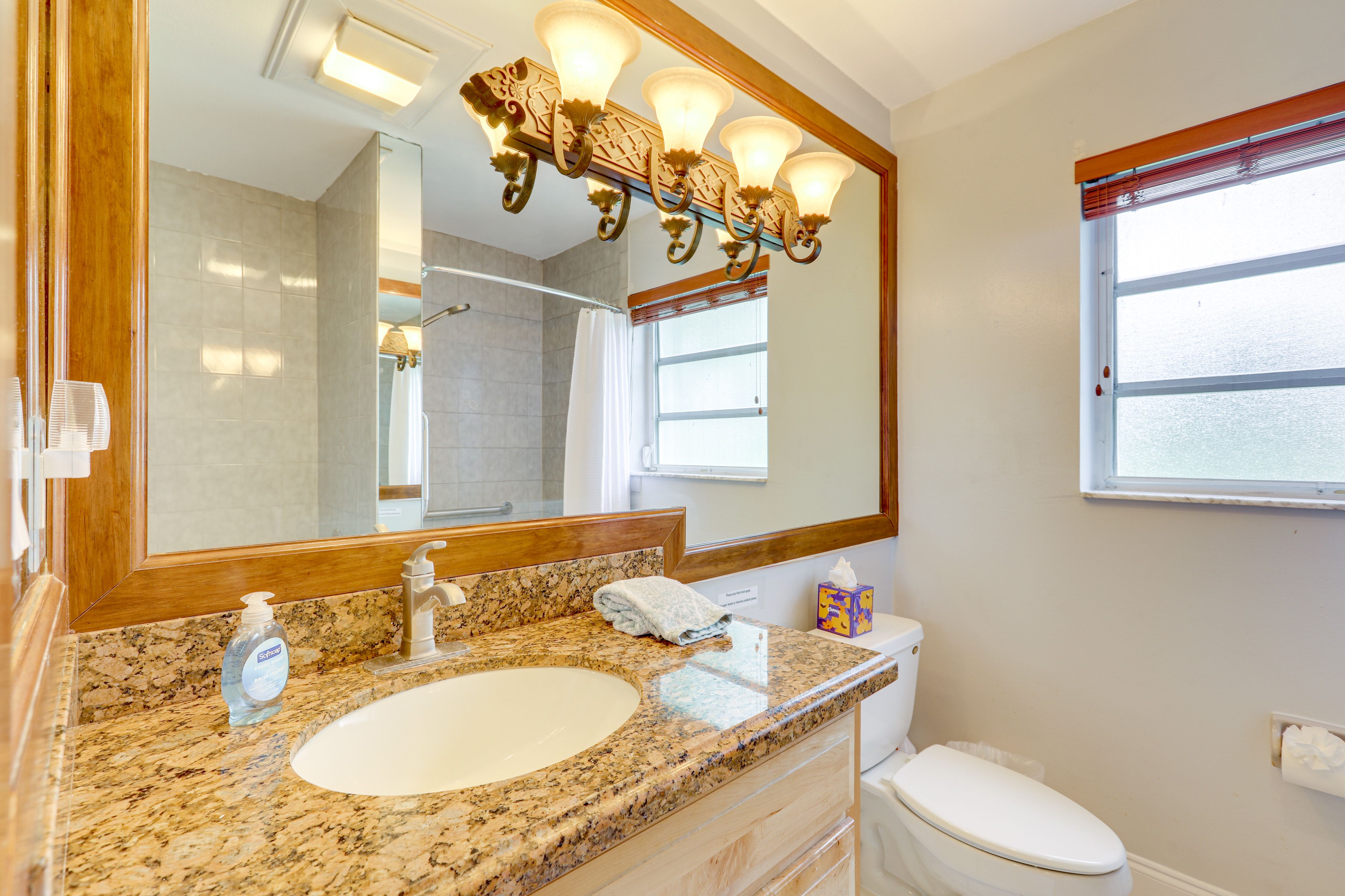 Full Bathroom | 1st Floor