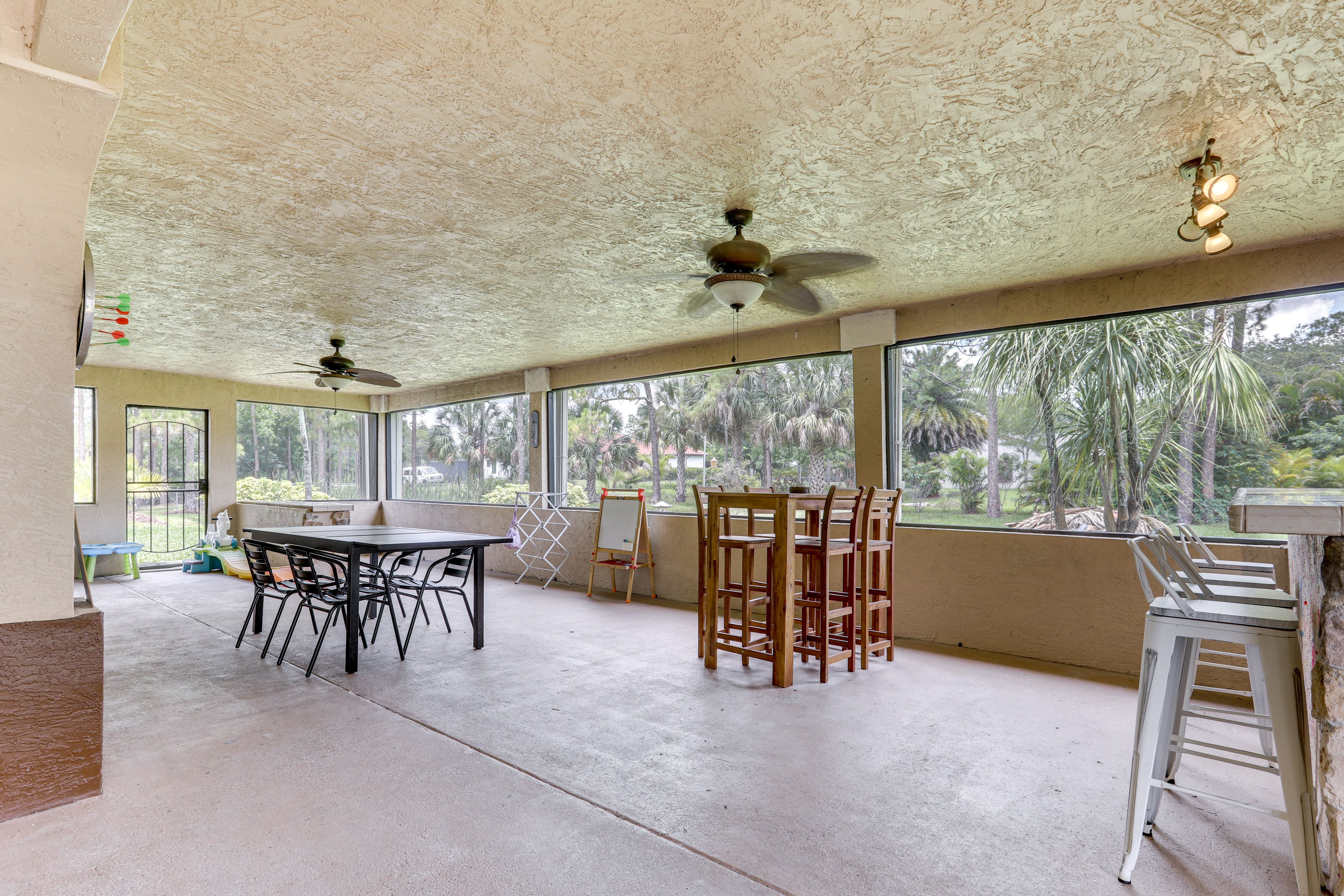 West Palm Beach Vacation Rental | 4BR | 2.5BA | 3,200 Sq Ft | 2 Steps Required