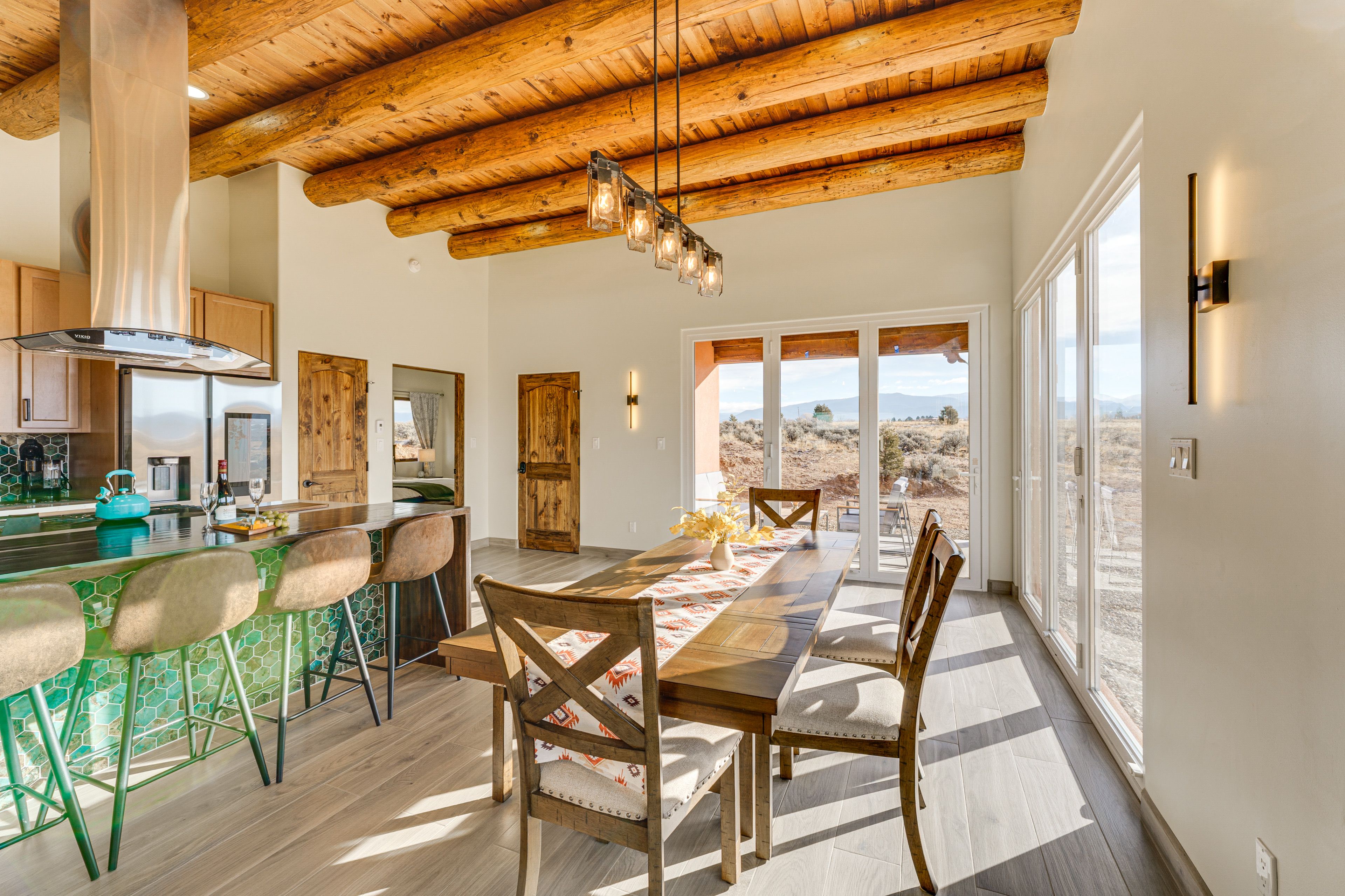 Dining Table | Dishware/Flatware