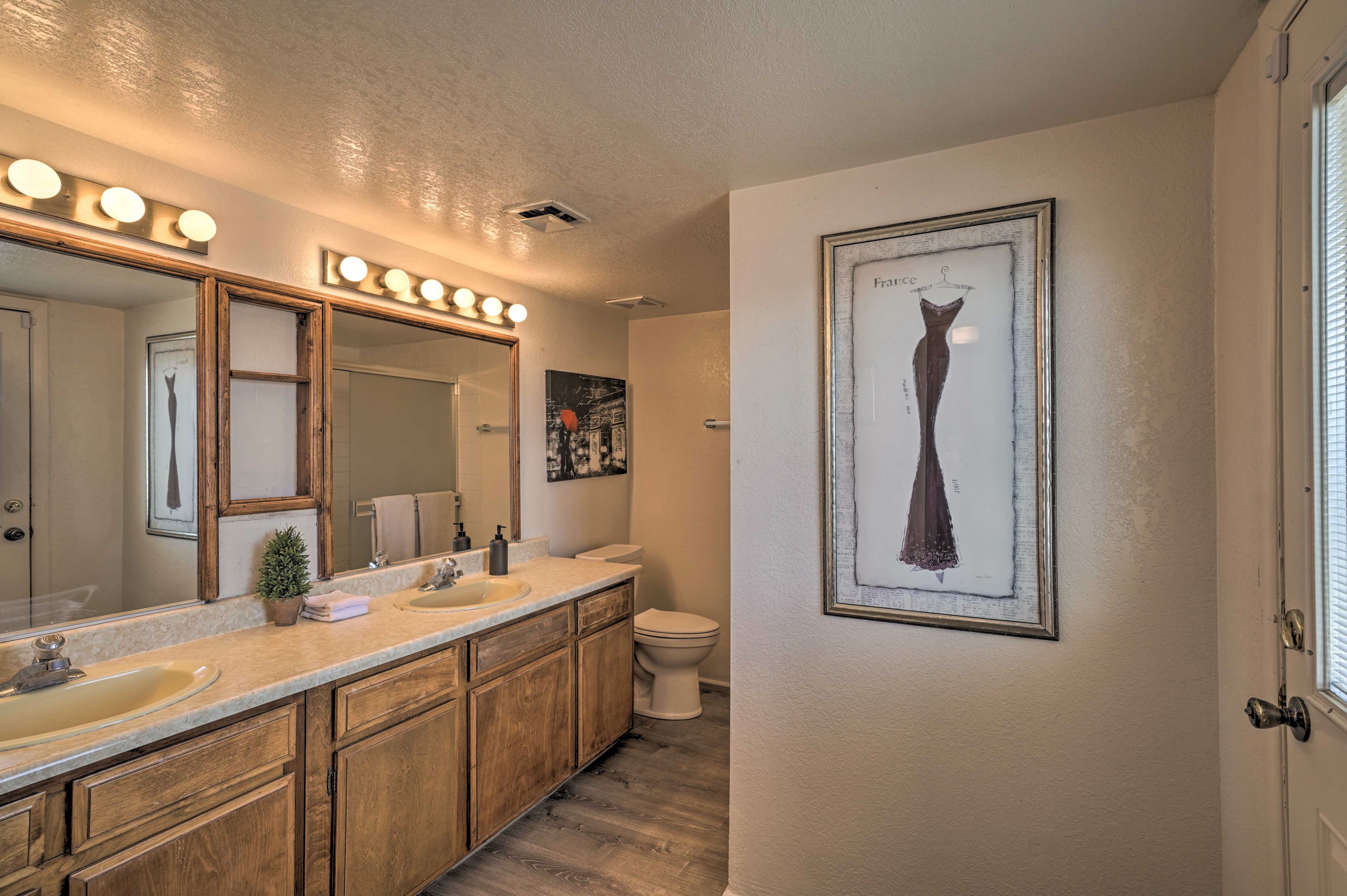 En-Suite Bathroom | Towels Provided