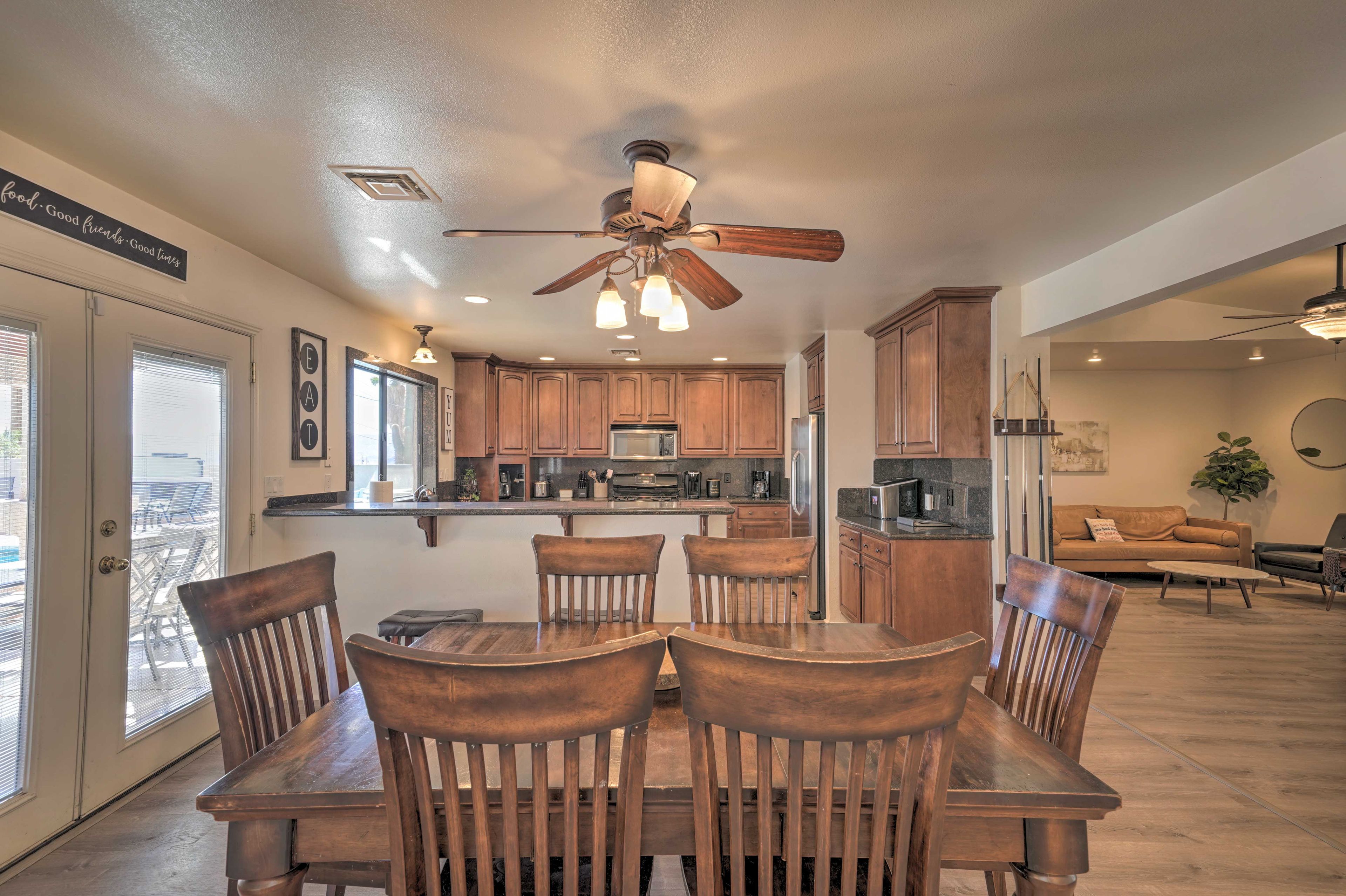 Dining Area | Dishes & Flatware Provided