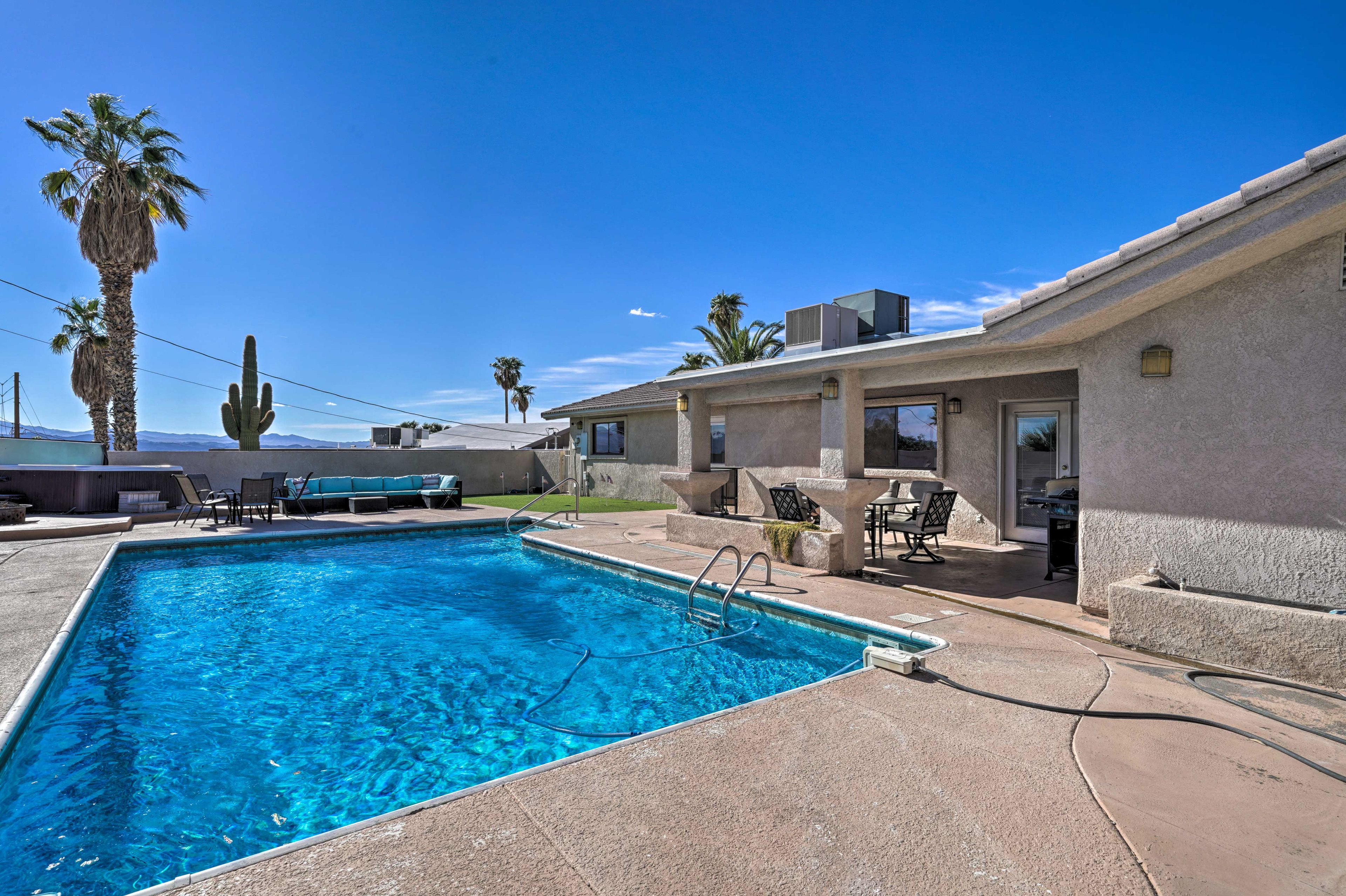 Fenced Yard | Private Pool | Hot Tub | Putting Green | Fire Pit
