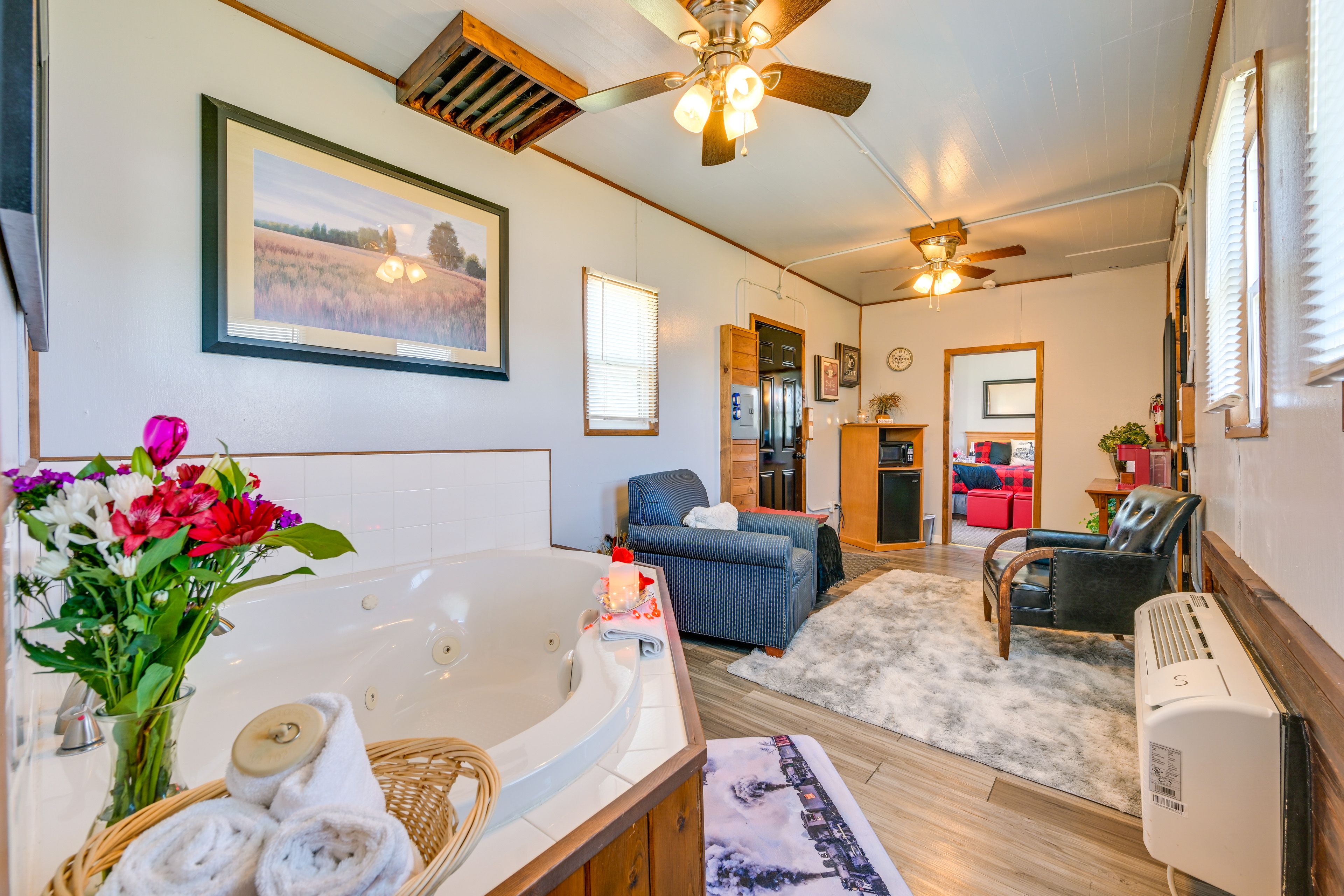 Boxcar Interior | Jetted Tub