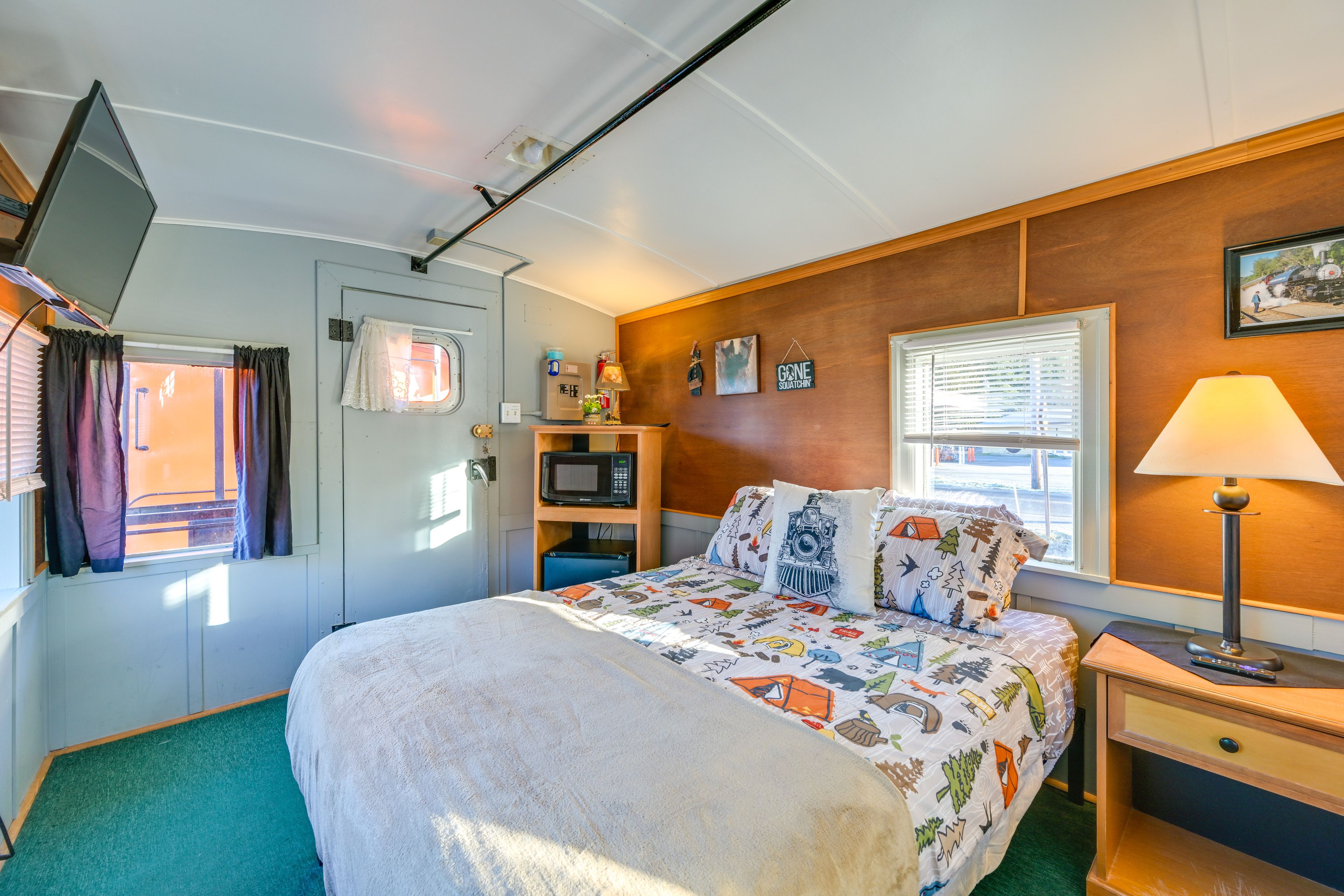 Studio | 2 Full Beds | Main Level