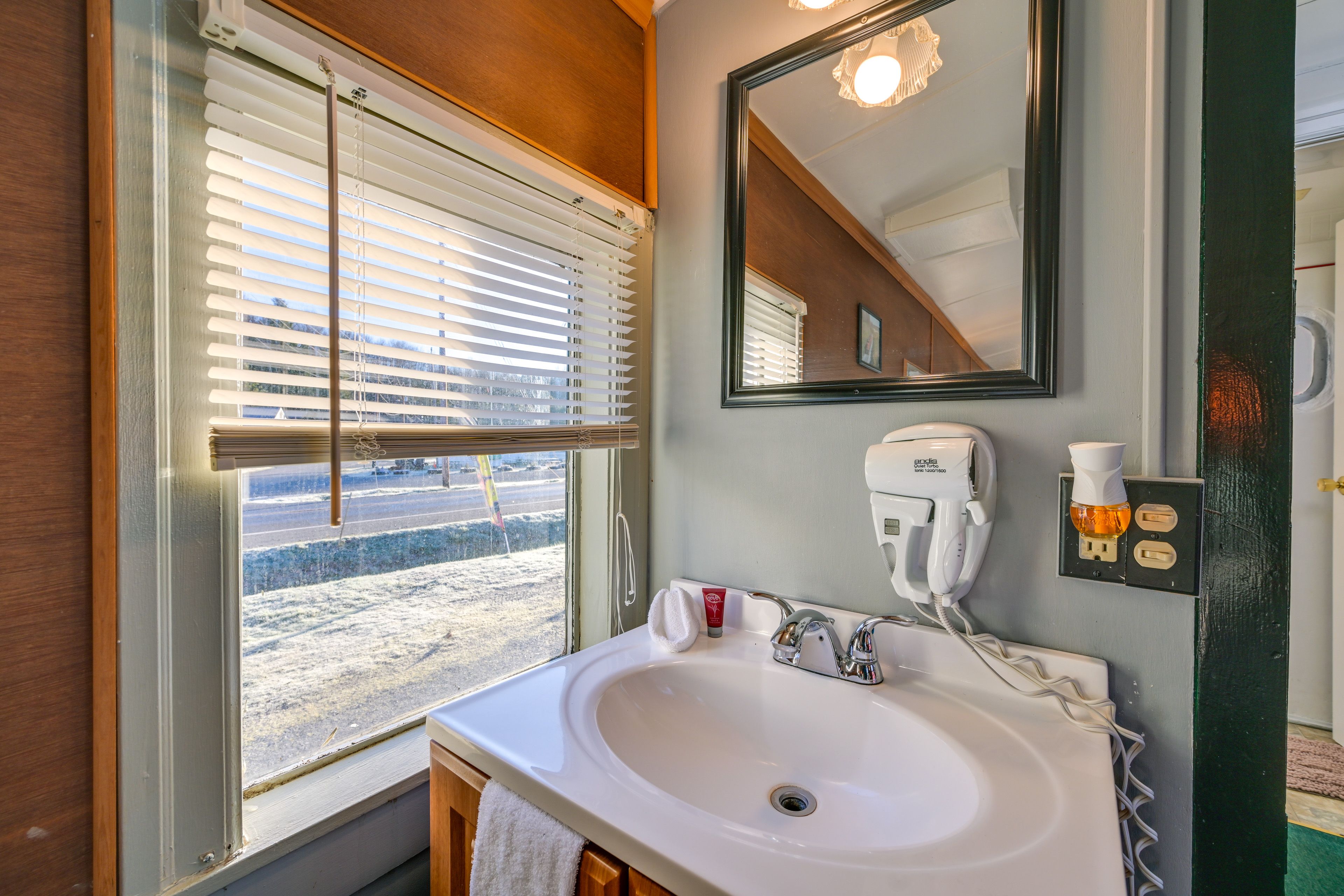 Bathroom | Shower | Main Level