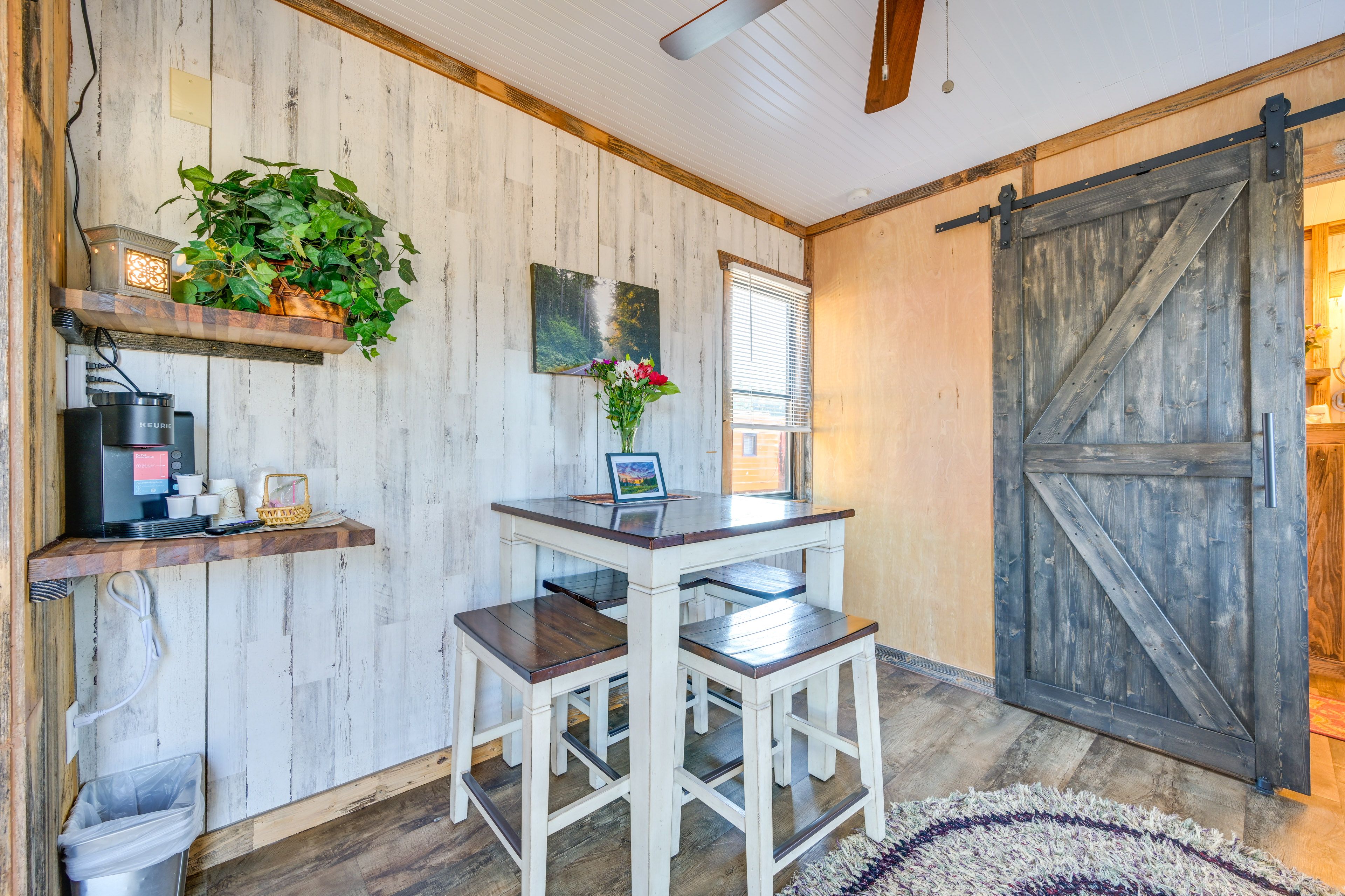 Dining Table | Dishware/Flatware Provided