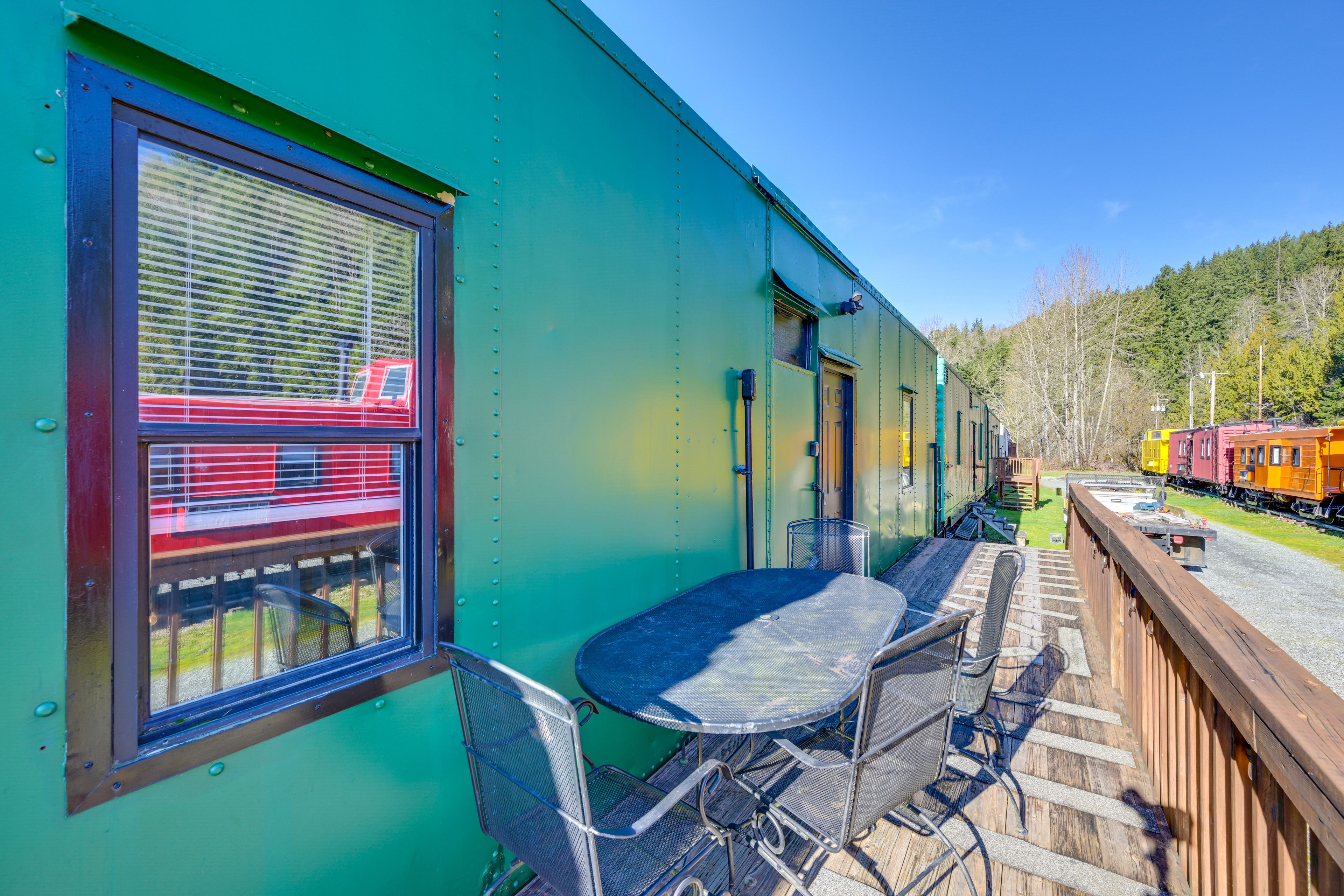 Deck | Dining Area | Train Views