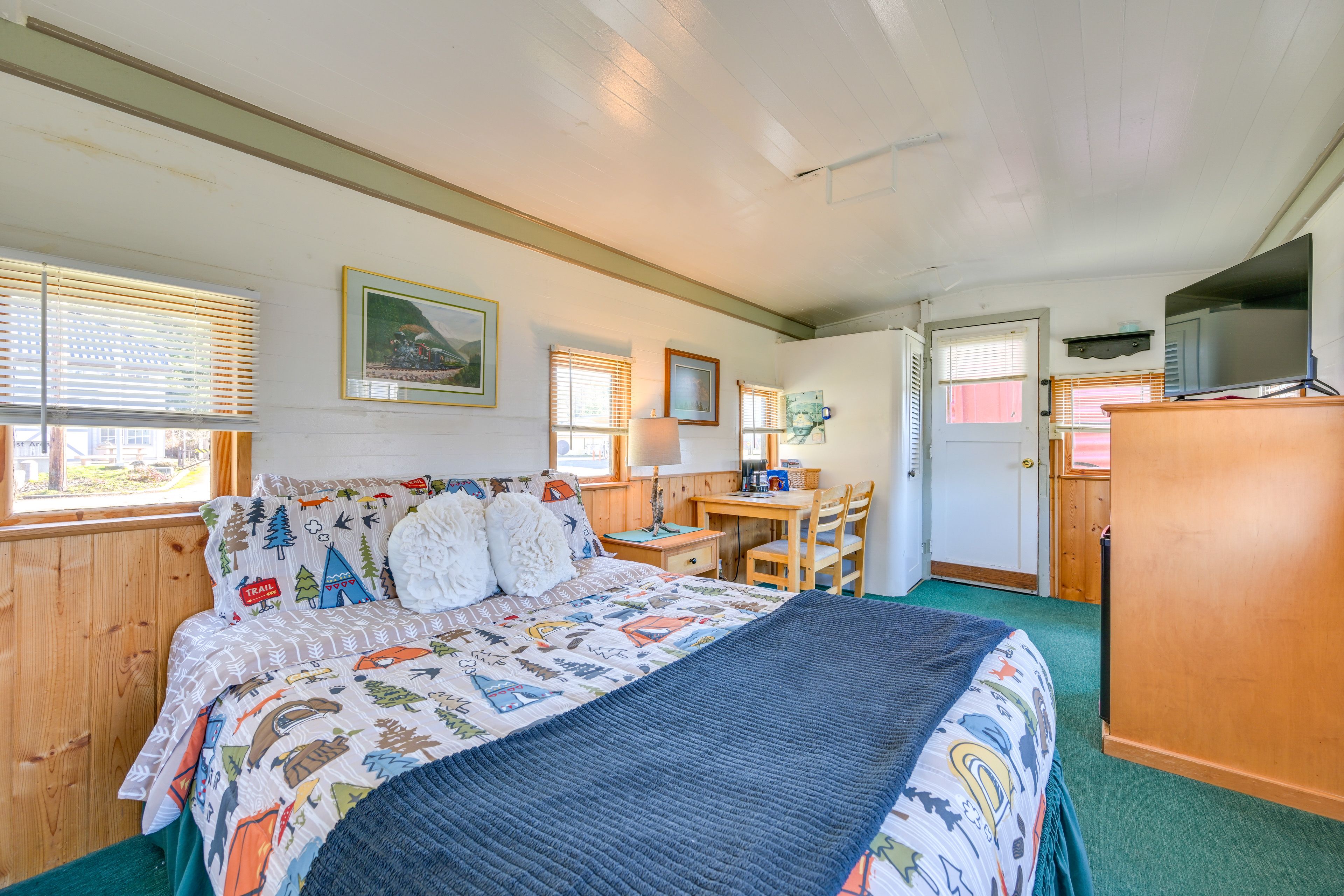 Studio | King Bed | Main Level