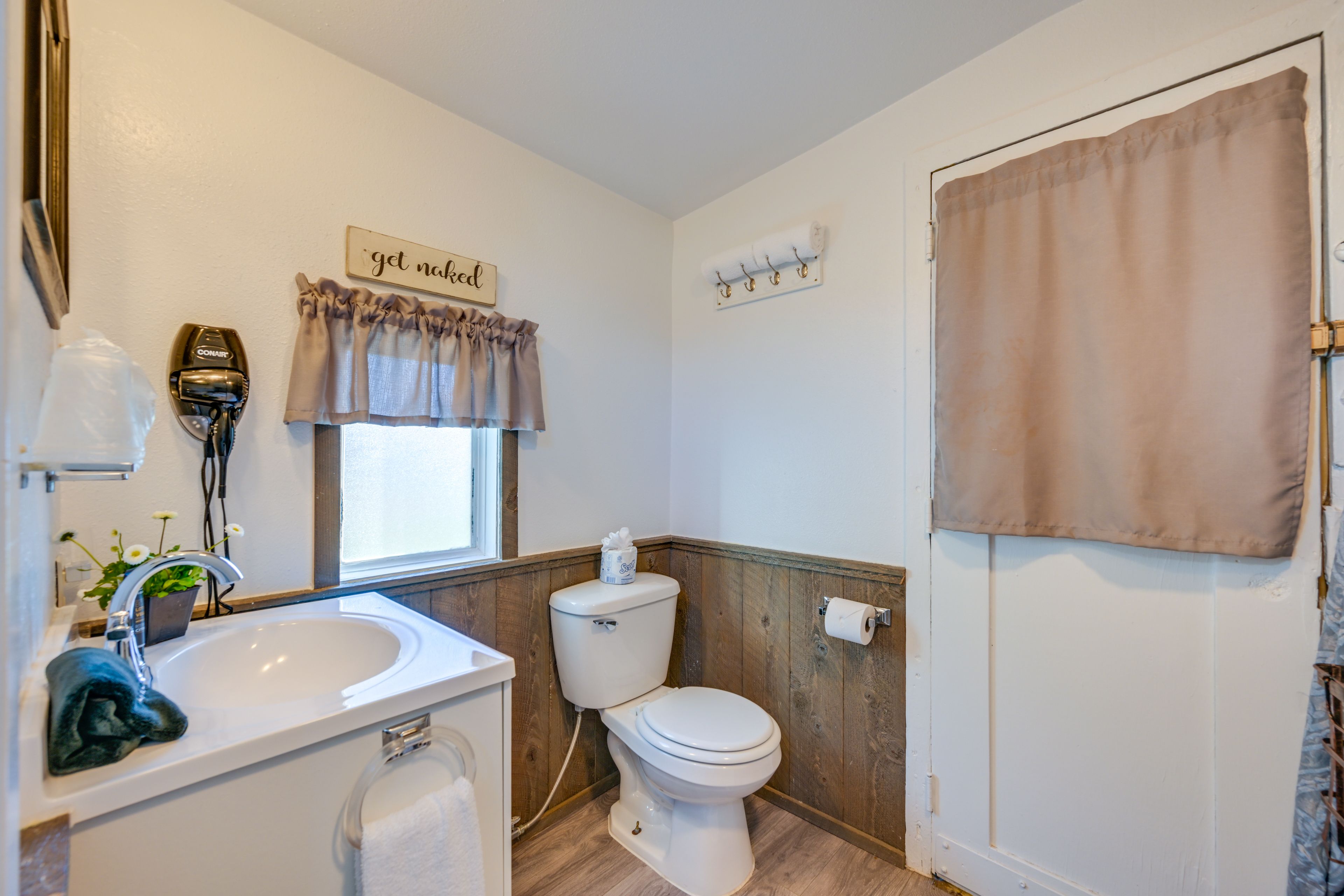 Bathroom | Jetted Tub | Shower | Main Level