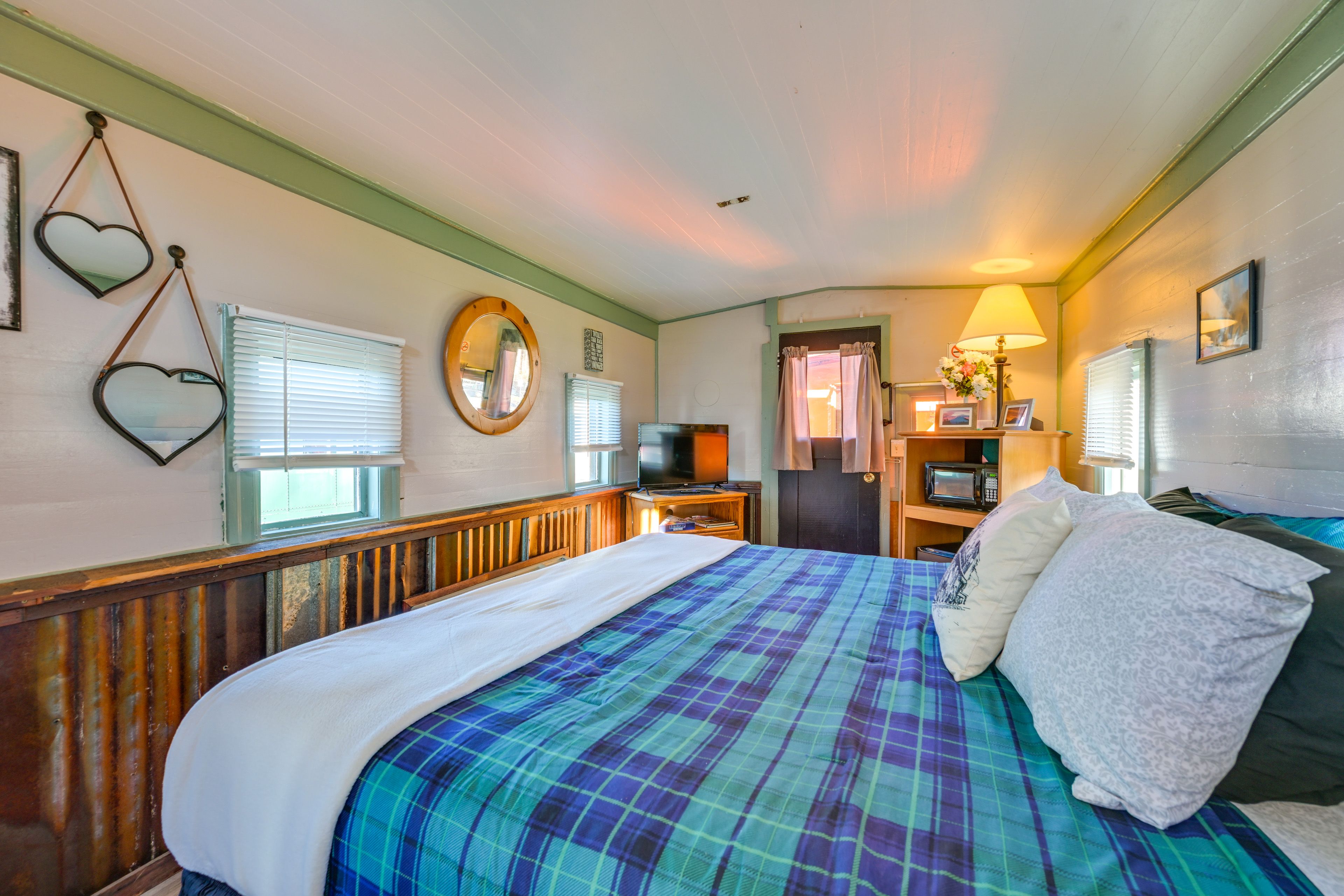 Studio | King Bed | Flat-Screen TV | Main Level