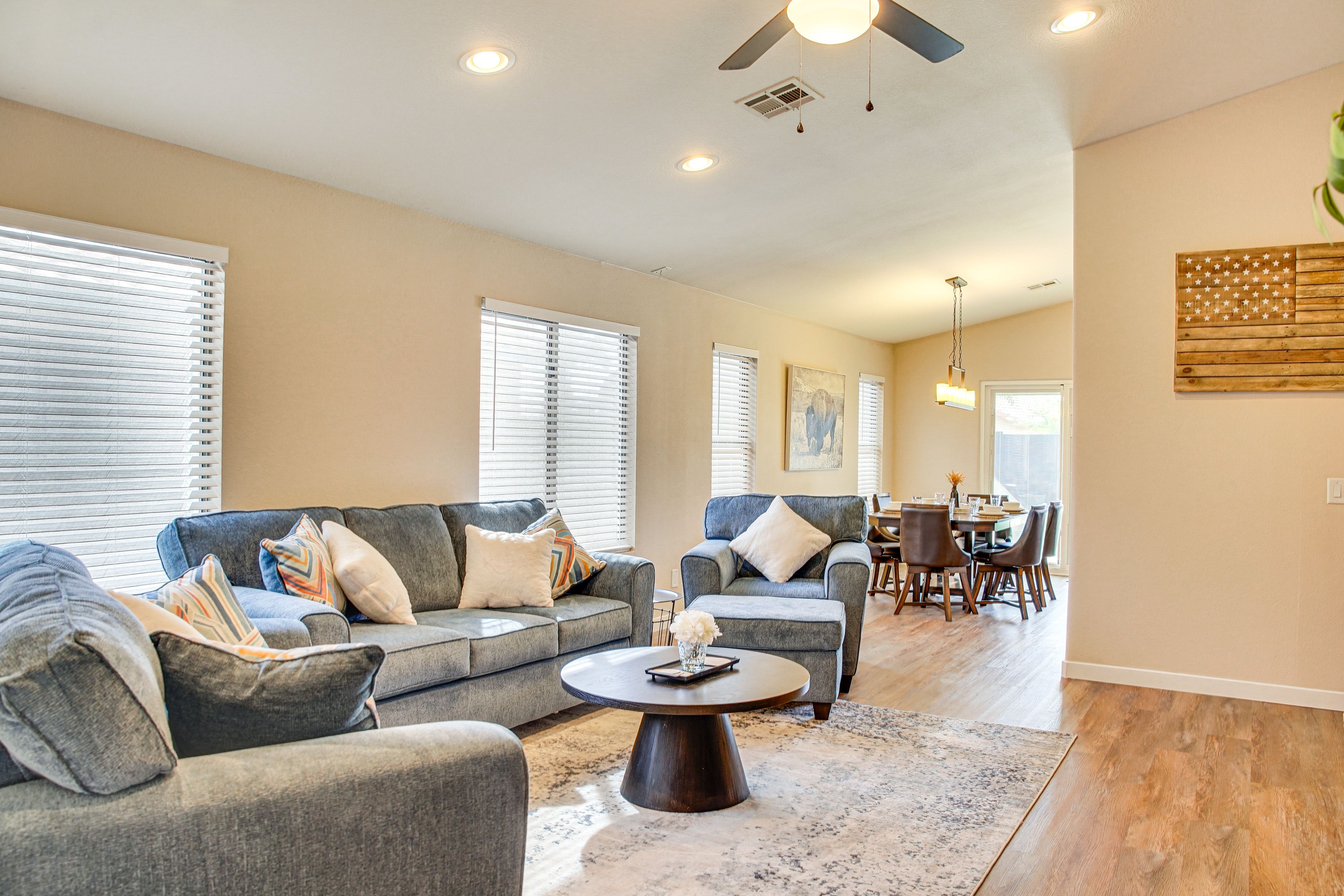 Living Room | Central A/C & Heating | Free WiFi