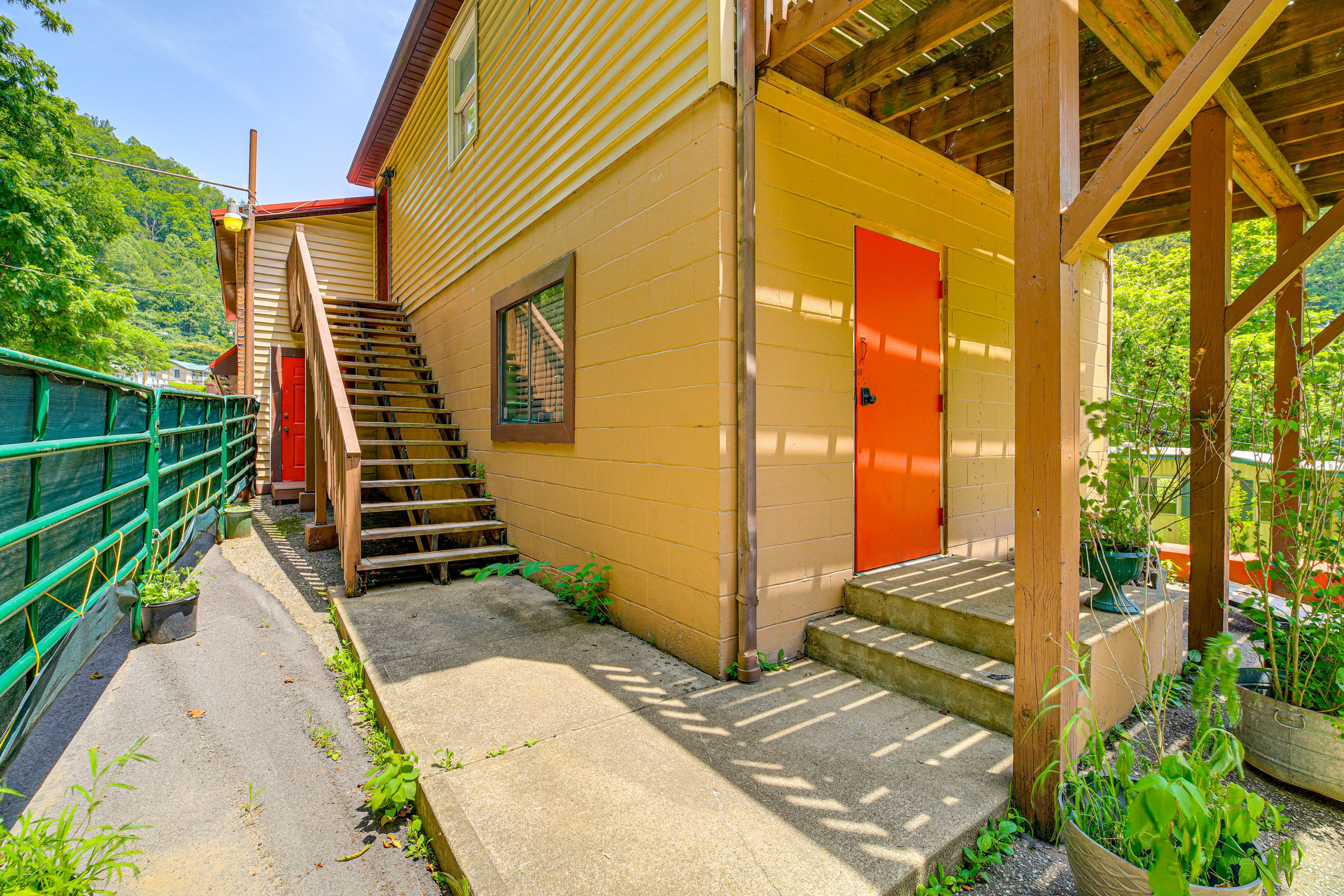 Exterior | Shared Driveway (Ample Parking)