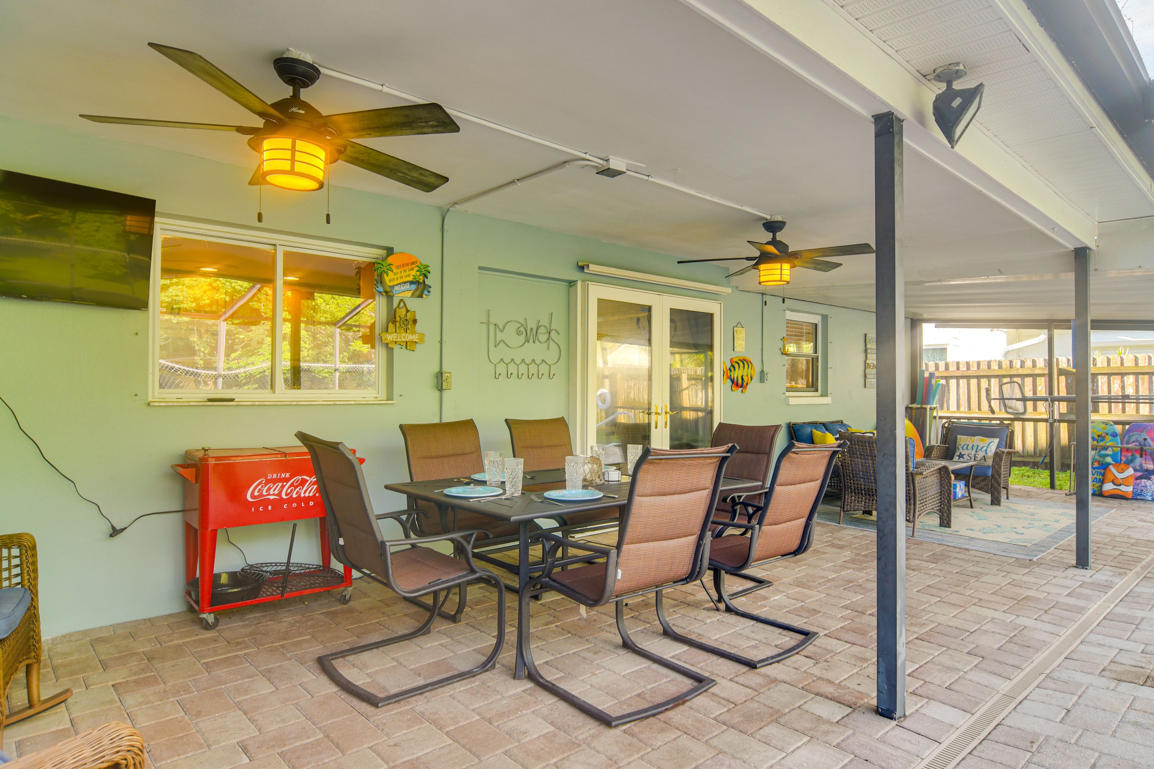 Covered Patio | Outdoor Dining Set | TV