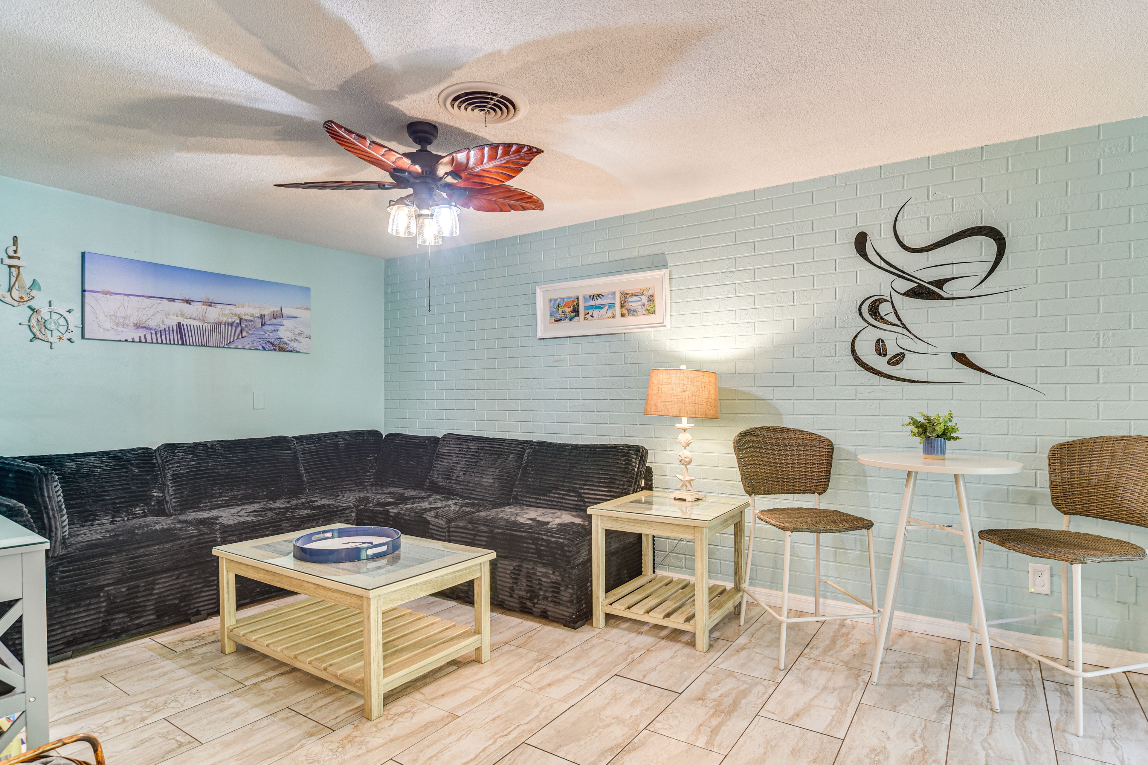 Back Living Room | Board Games | Free WiFi | Smart TV