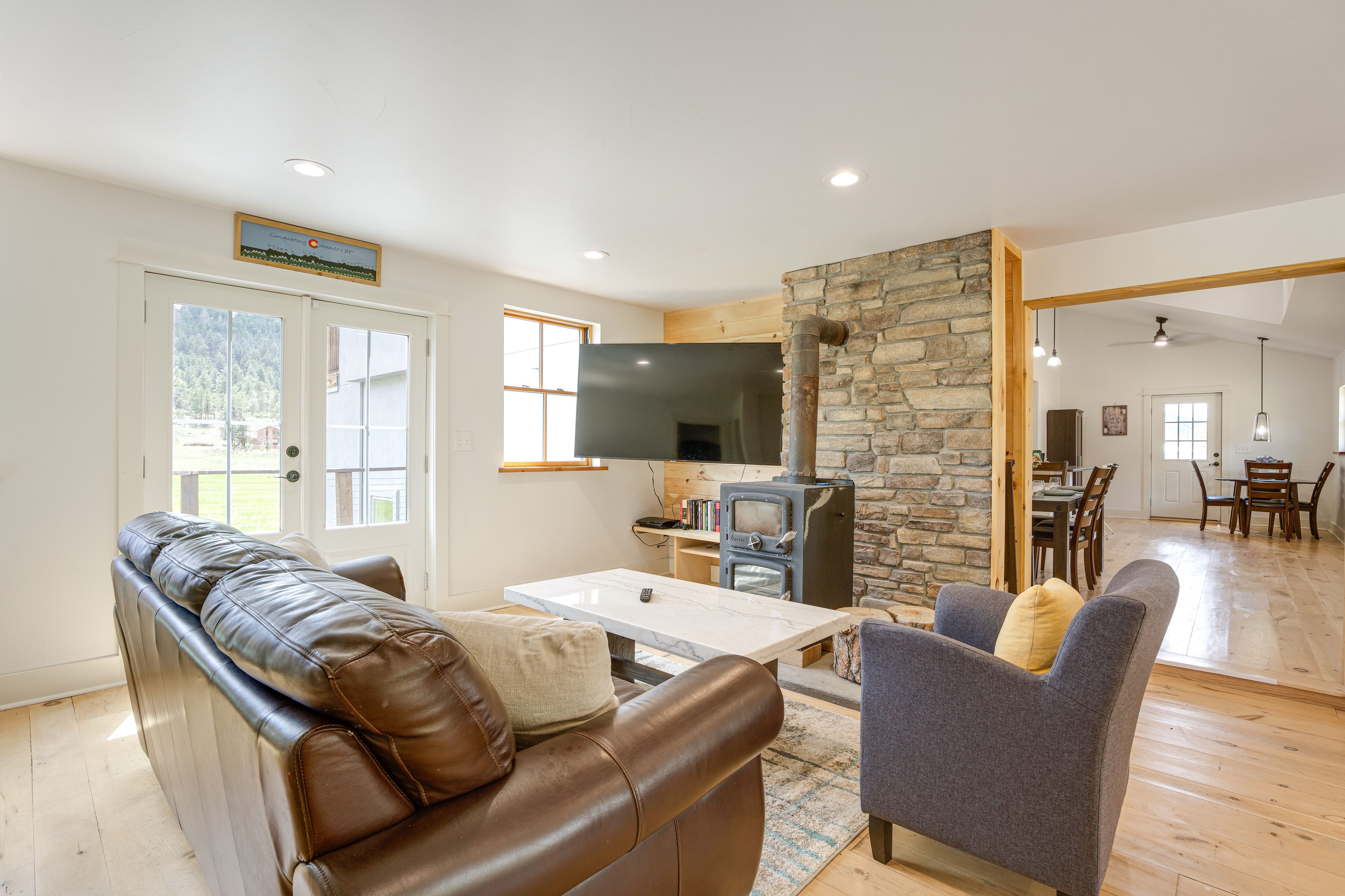 Living Room | Free WiFi | Central Heat | Smart TV | 1st Floor