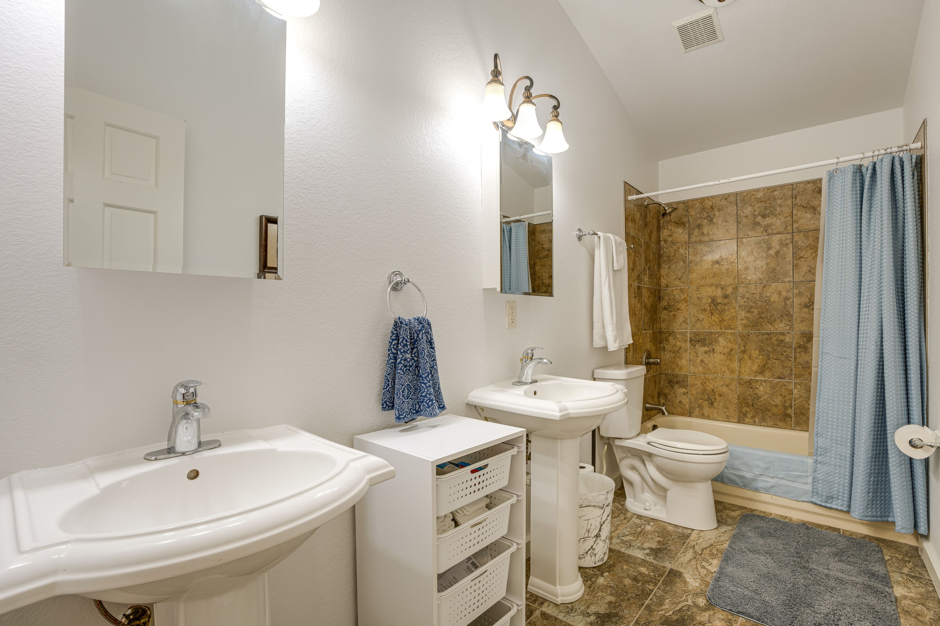 Full Bathroom | 2nd Floor