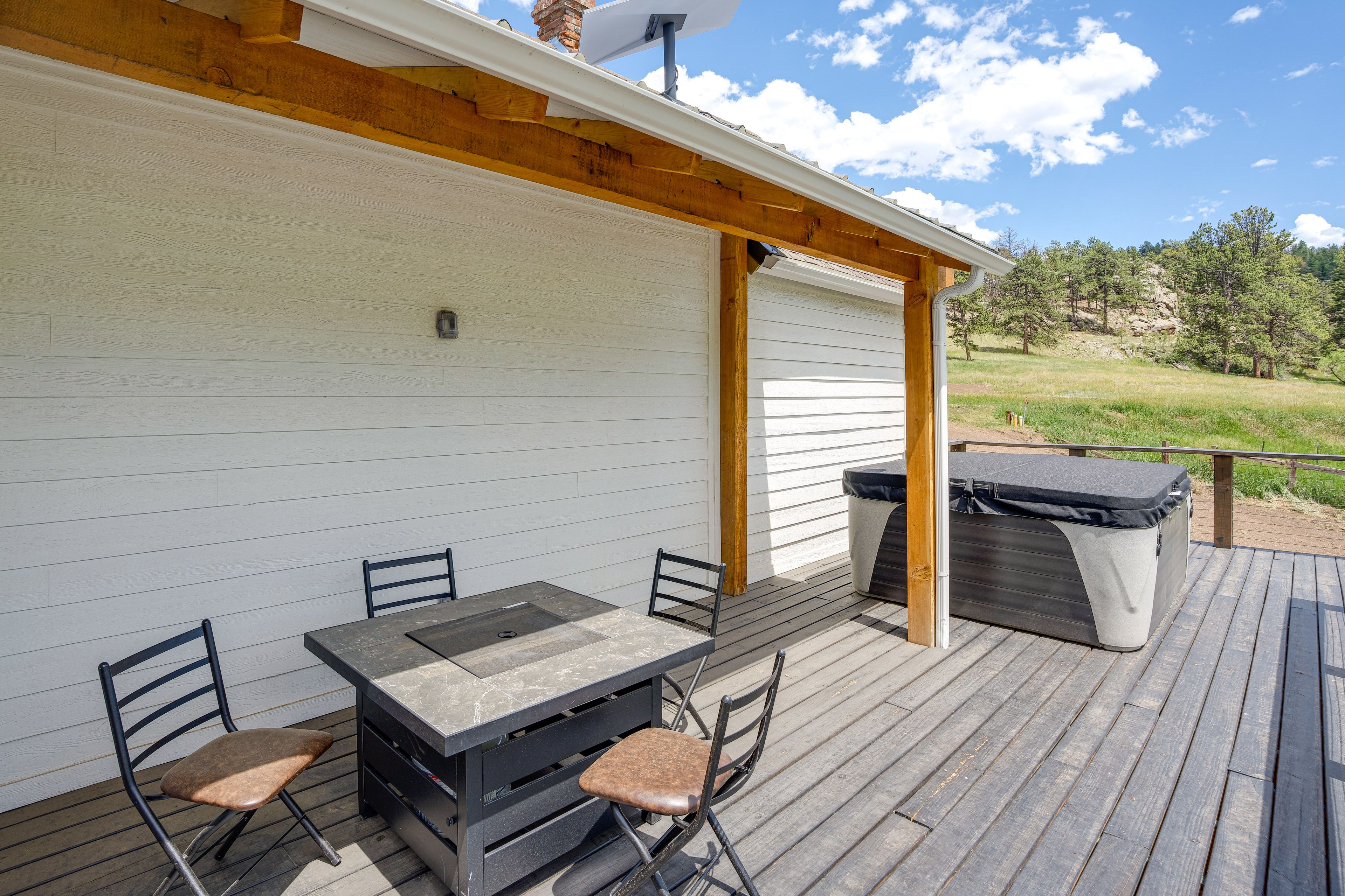 Deck | Propane Fire Pit | Hot Tub