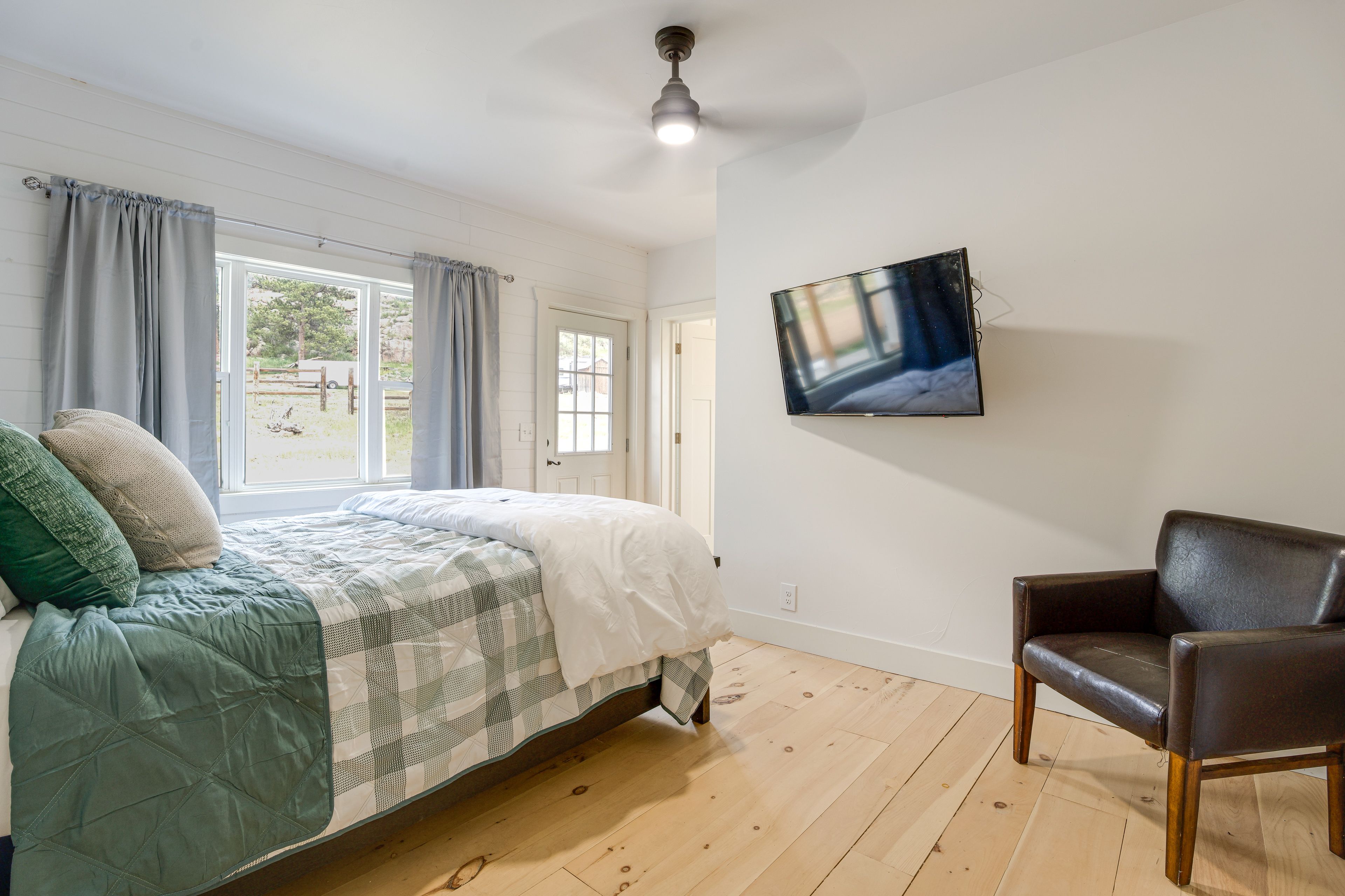 Bedroom Suite 1 | Queen Bed | 1st Floor