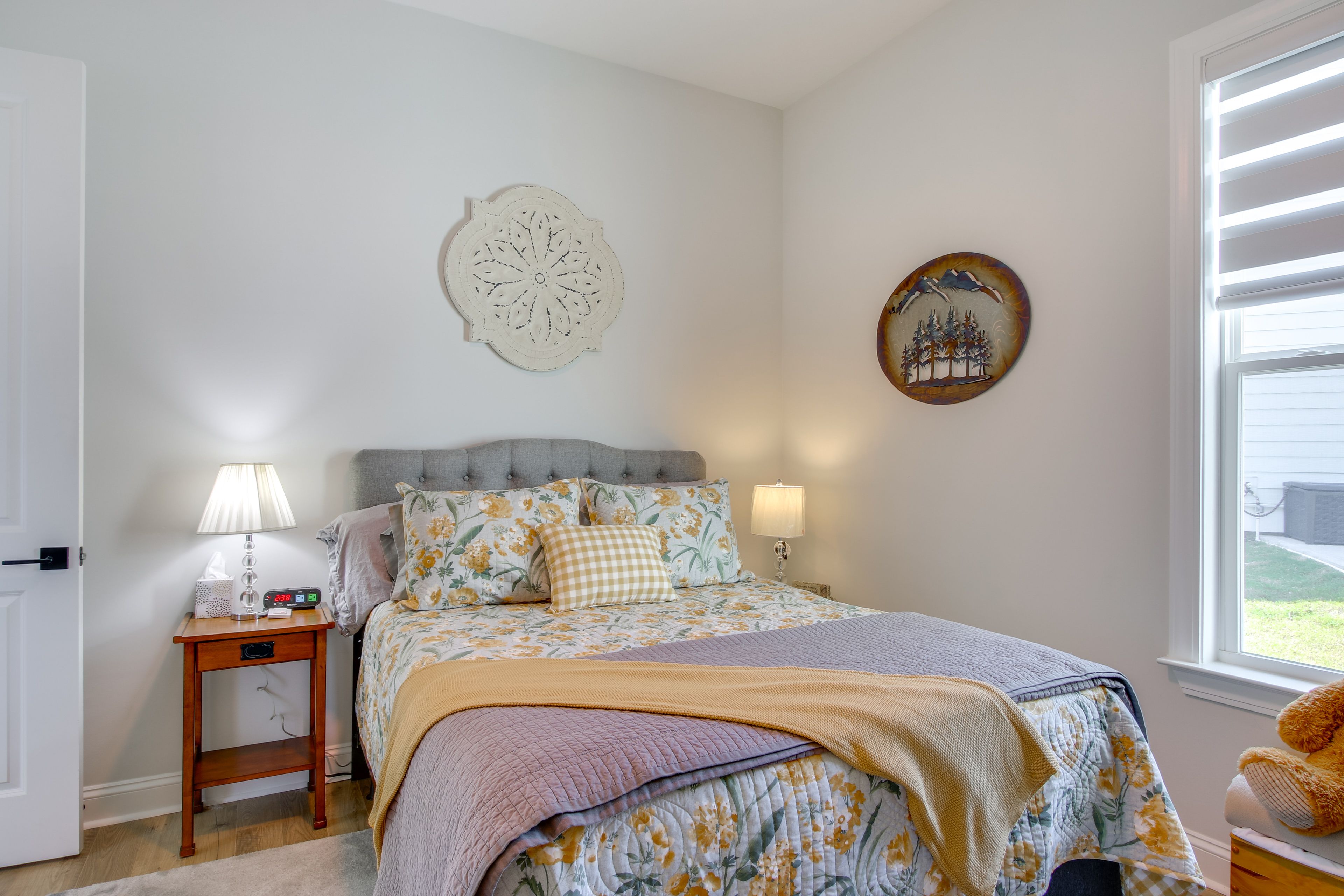 Bedroom 1 | 1st Floor | Queen Bed | Smart TV | Linens Provided