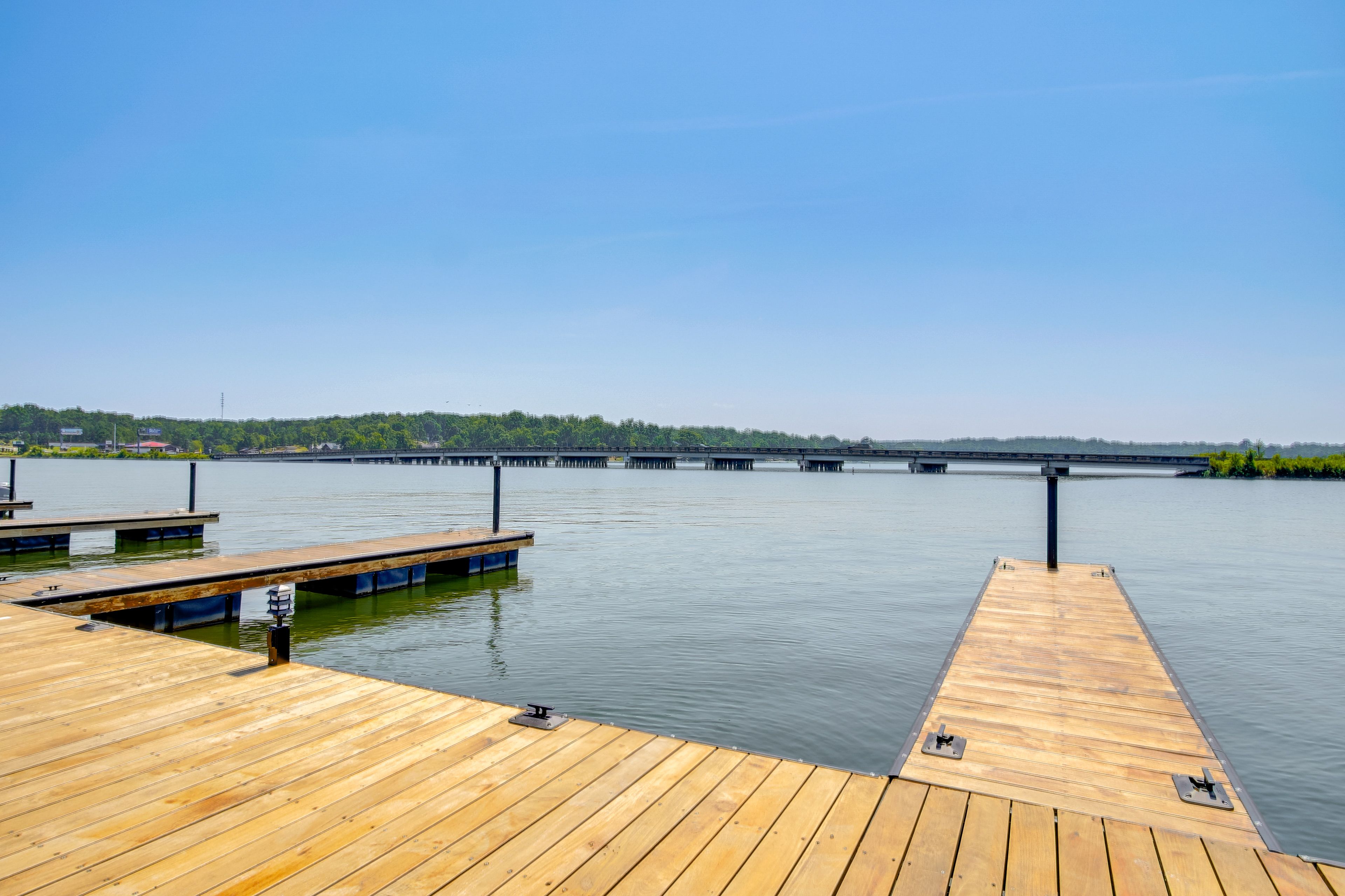 Lake Greenwood Access | Private Boat Slip | Bait Shop & Restaurant On-Site