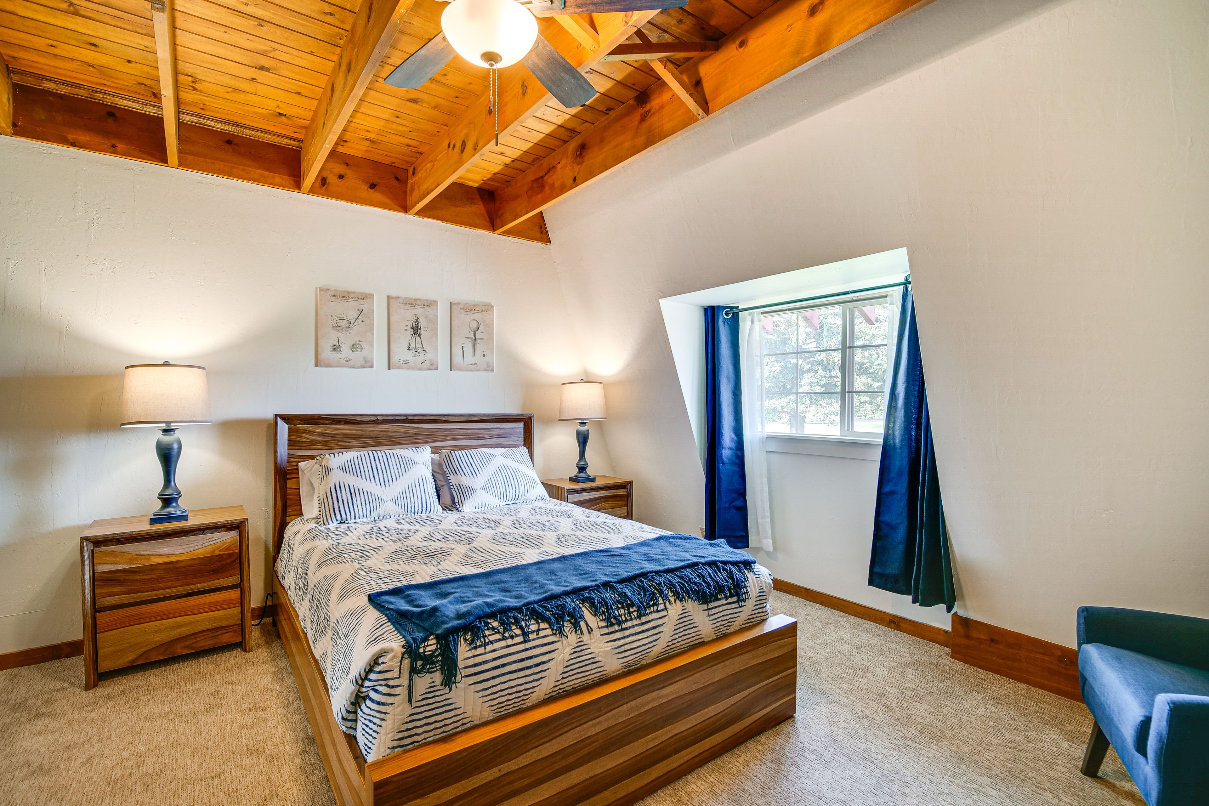 Bedroom 1 | Queen Bed | 1st Floor