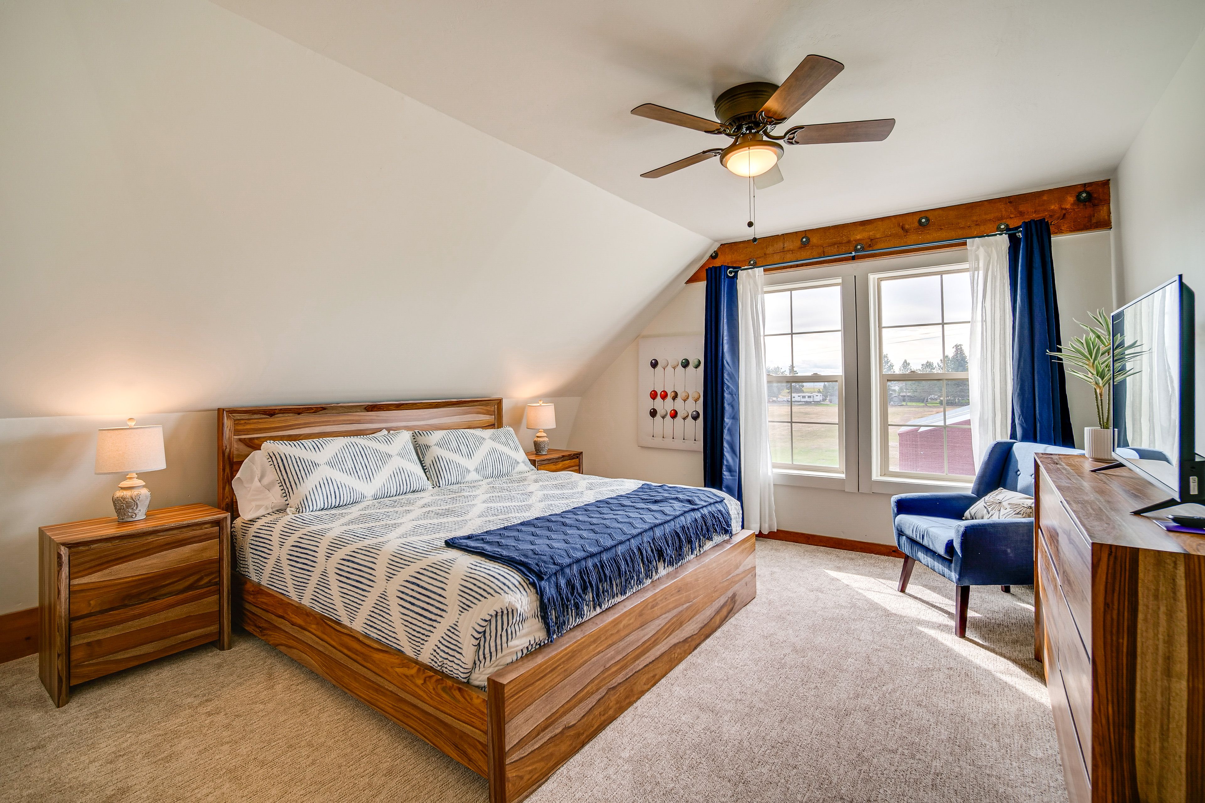 Bedroom 2 | King Bed | Smart TV | 2nd Floor