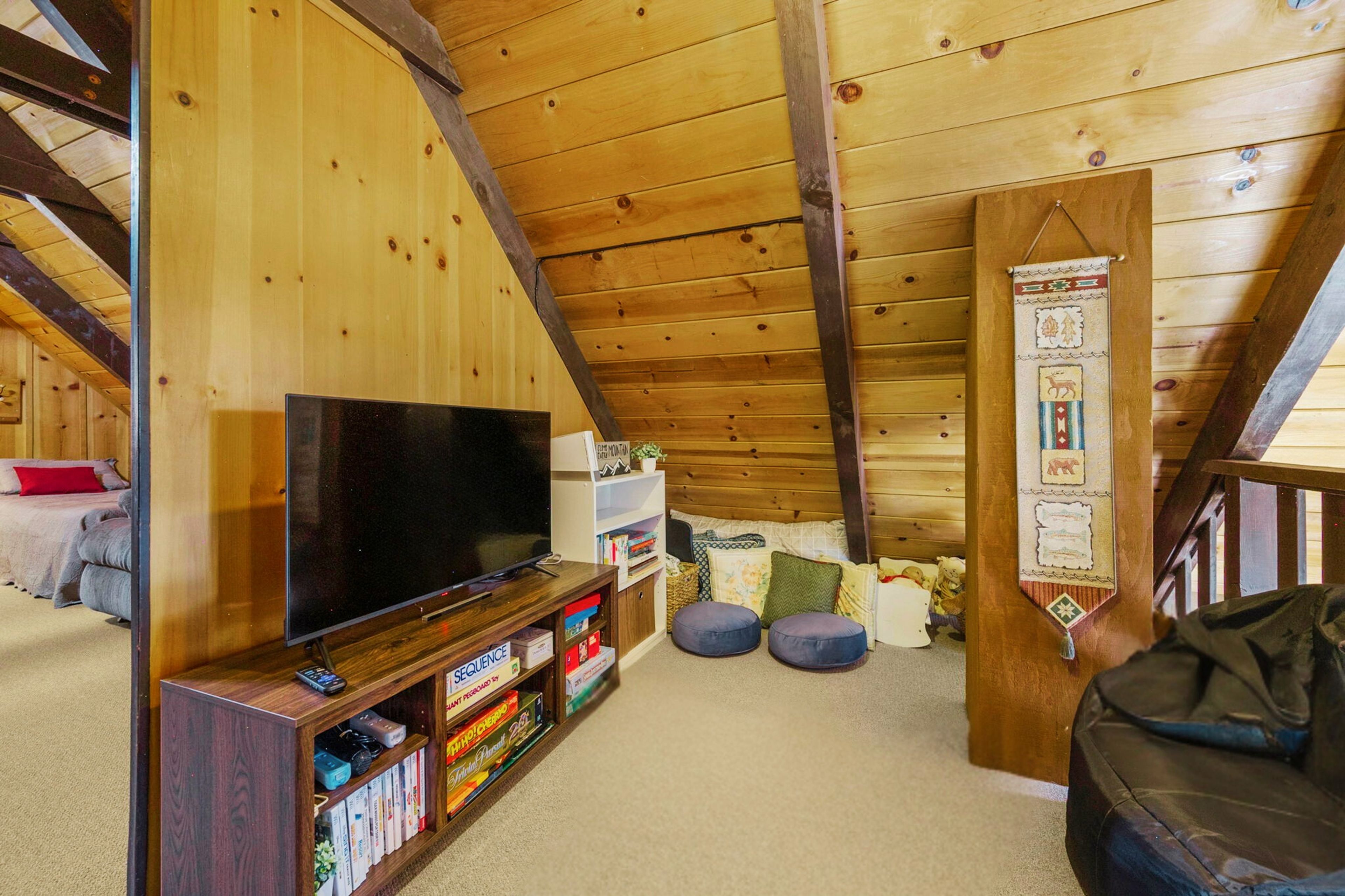 Family Room | Nintendo Wii Console | Board Games | Flat-Screen TV | Upper Level
