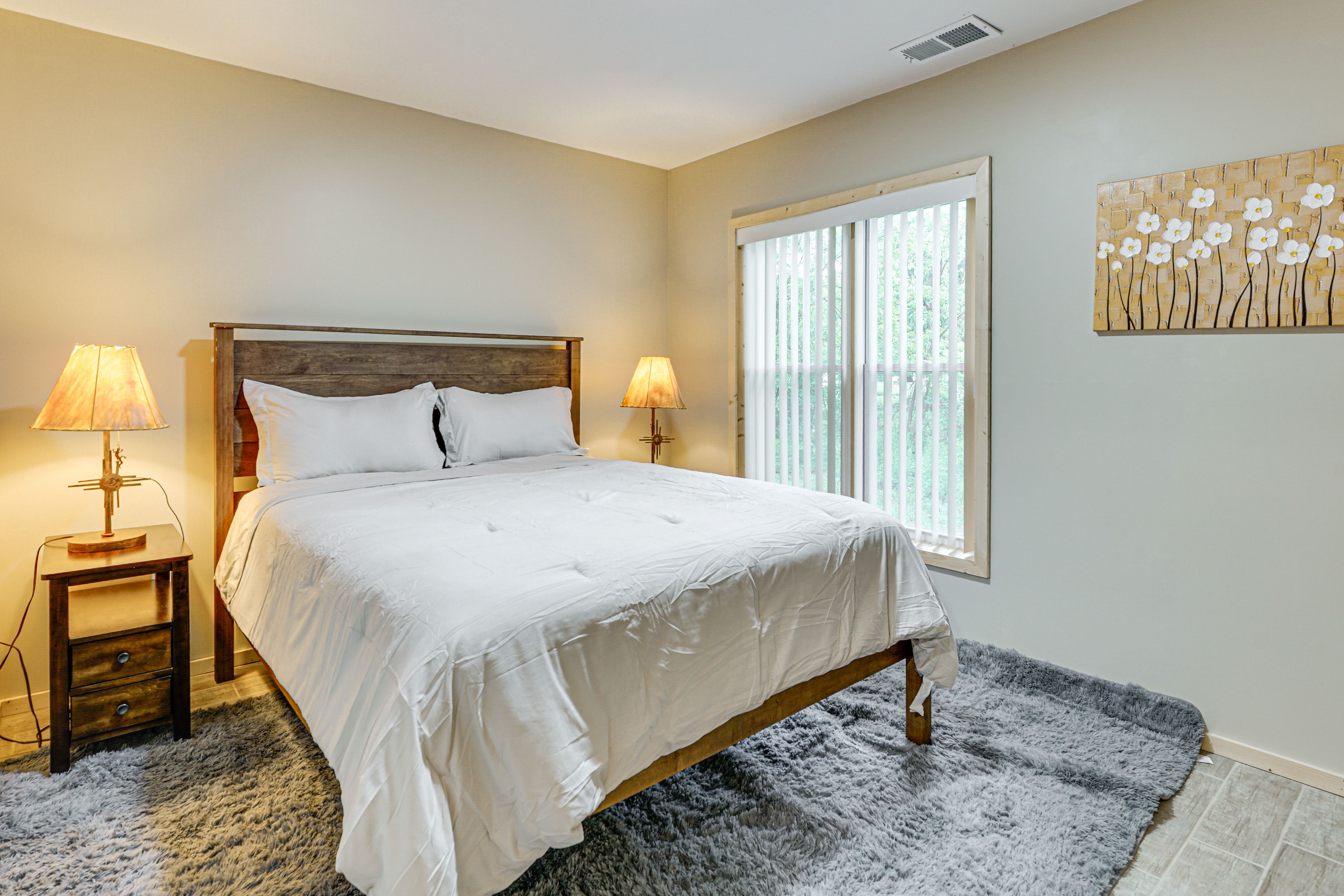 Bedroom 2 | Full Bed | Smart TV