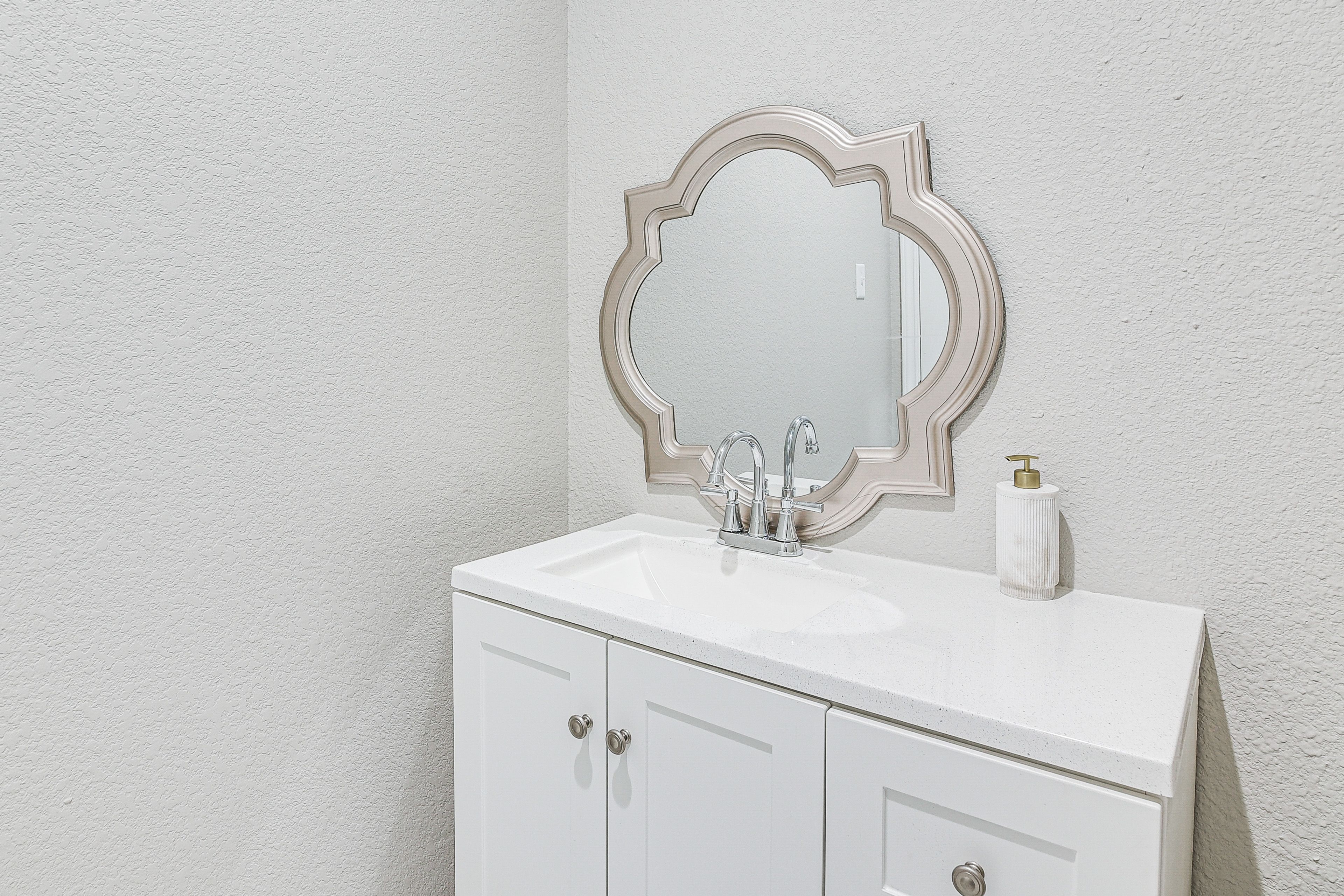 Full Bathroom | Complimentary Toiletries | Towels Provided