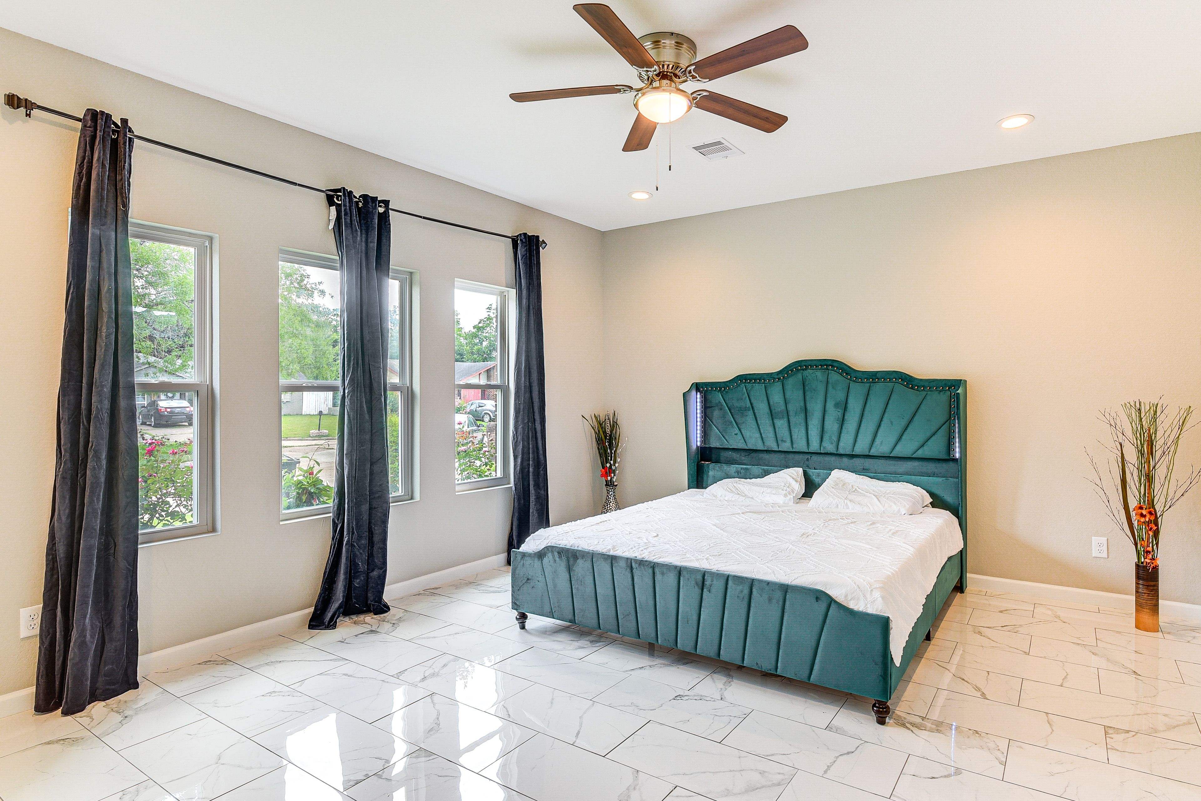 Bedroom 1 | King Bed | Linens Provided | Walk-In Closet | En-Suite Bathroom