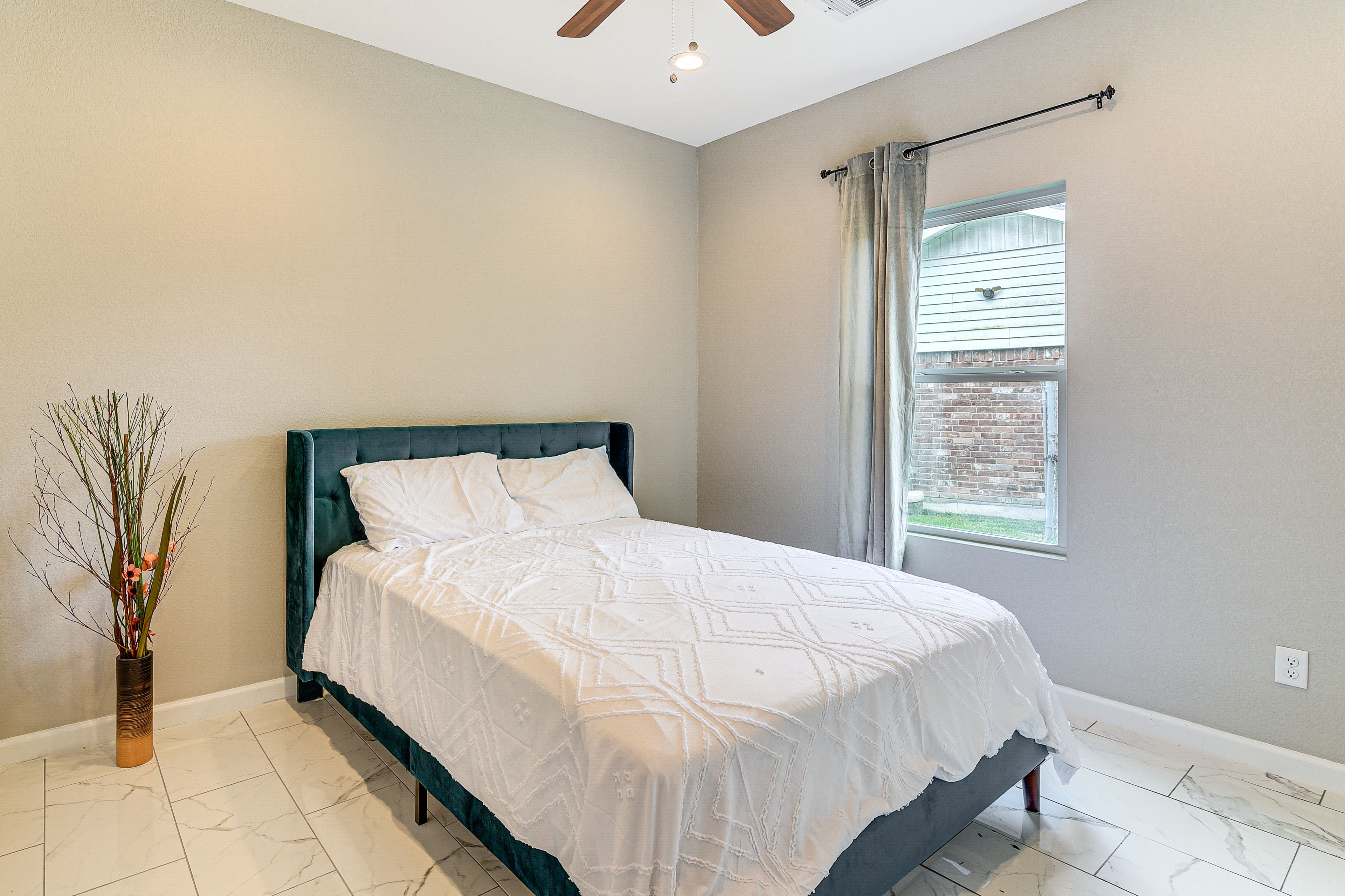 Bedroom 2 | Queen Bed
