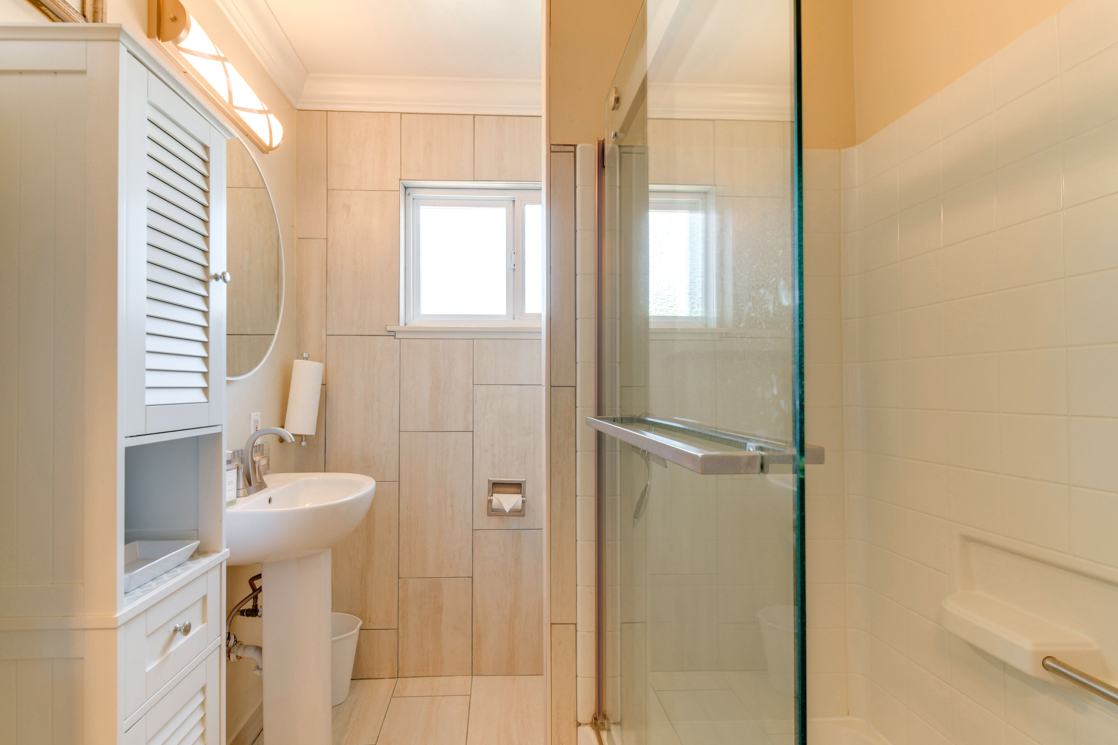 Full Bathroom | Towels Provided | Complimentary Toiletries