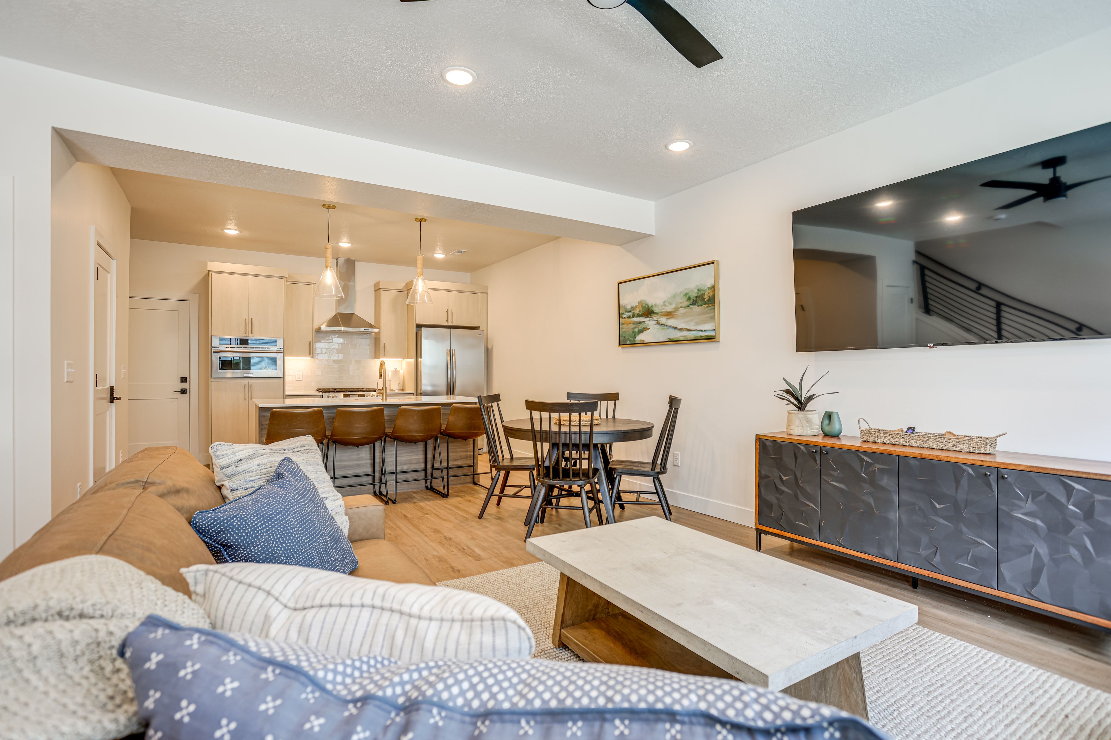 Living Room | Free WiFi | Smart TV | Central A/C | 1st Floor