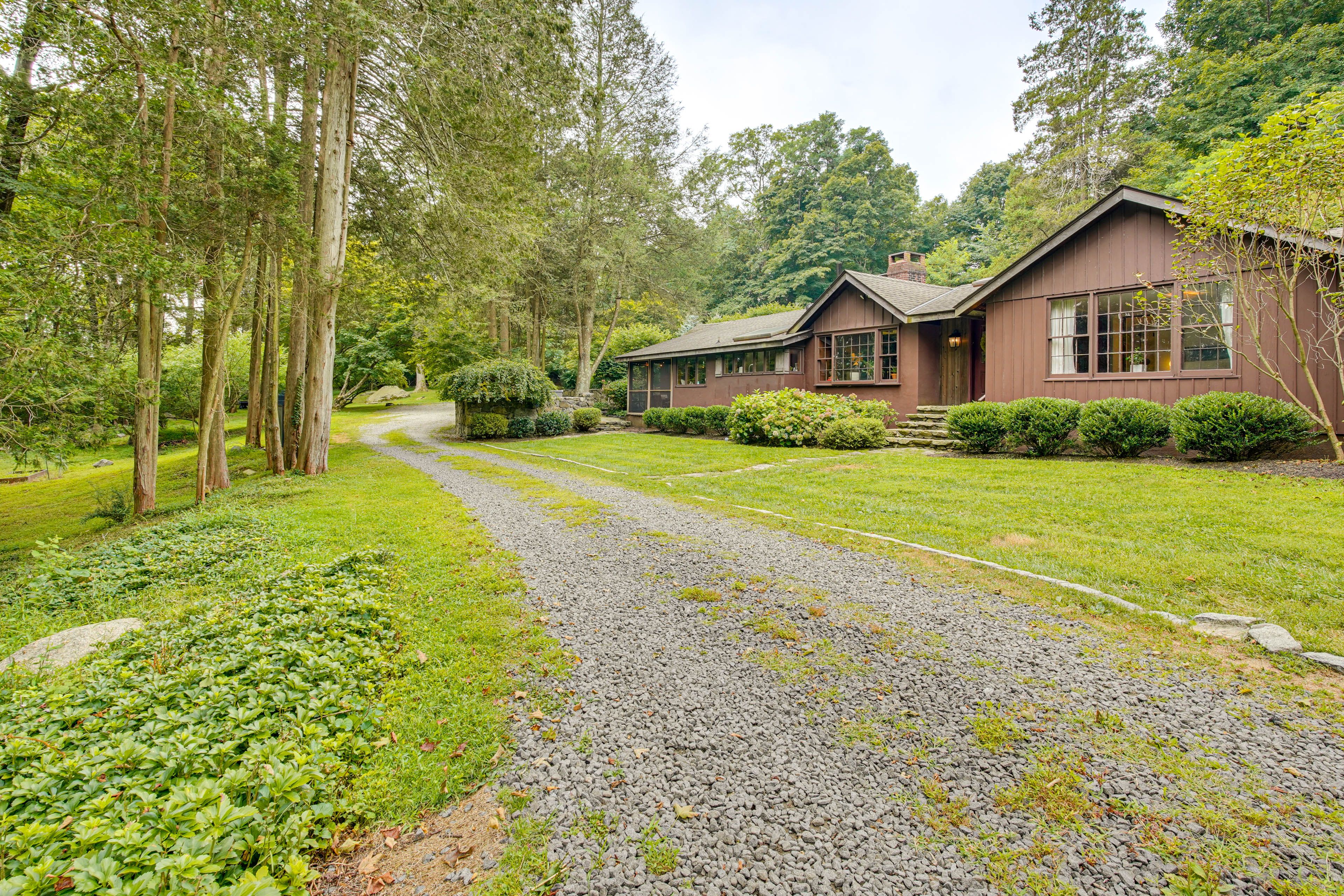Parking | Driveway (5 Vehicles)