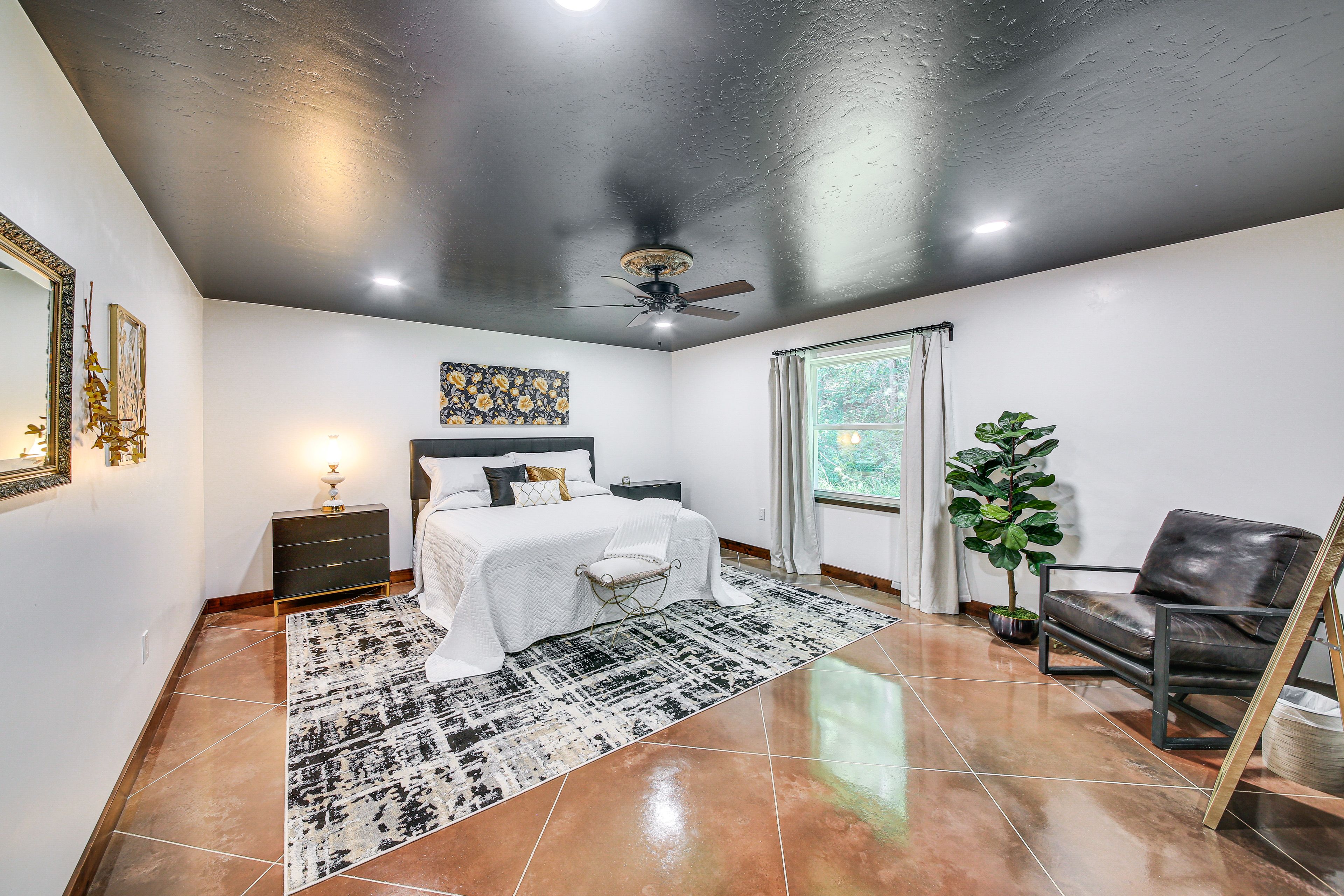 Bedroom 1 | 1st Floor | King Bed | Linens Provided