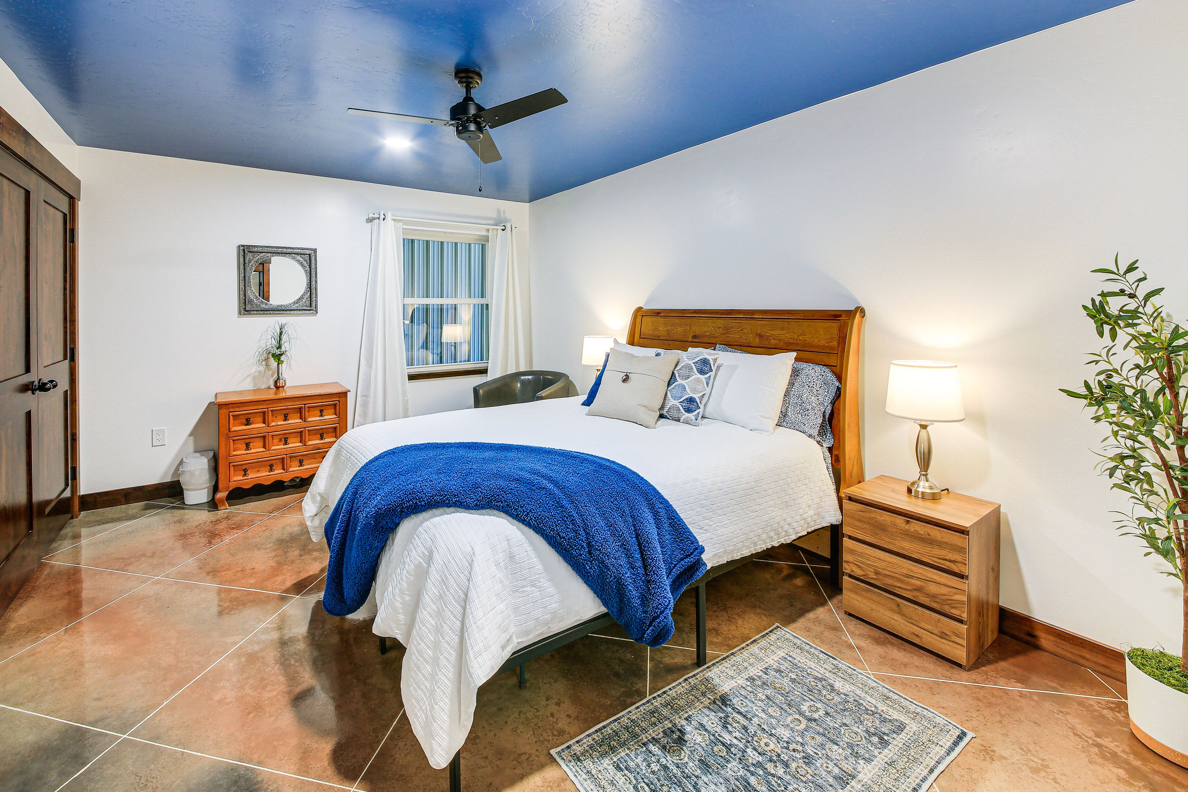 Bedroom 2 | 1st Floor | Queen Bed