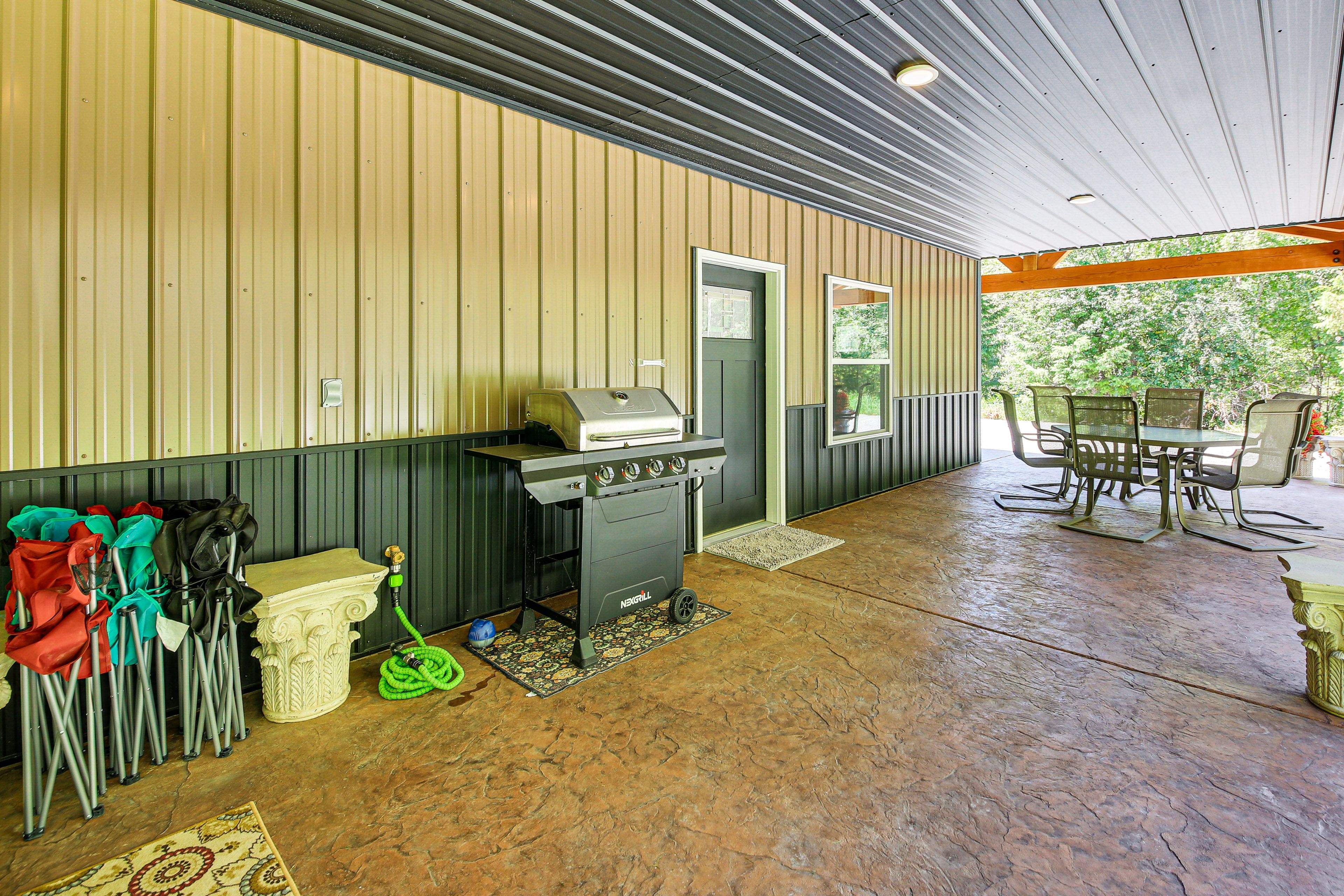 Covered Patio | Gas Grill | Outdoor Dining