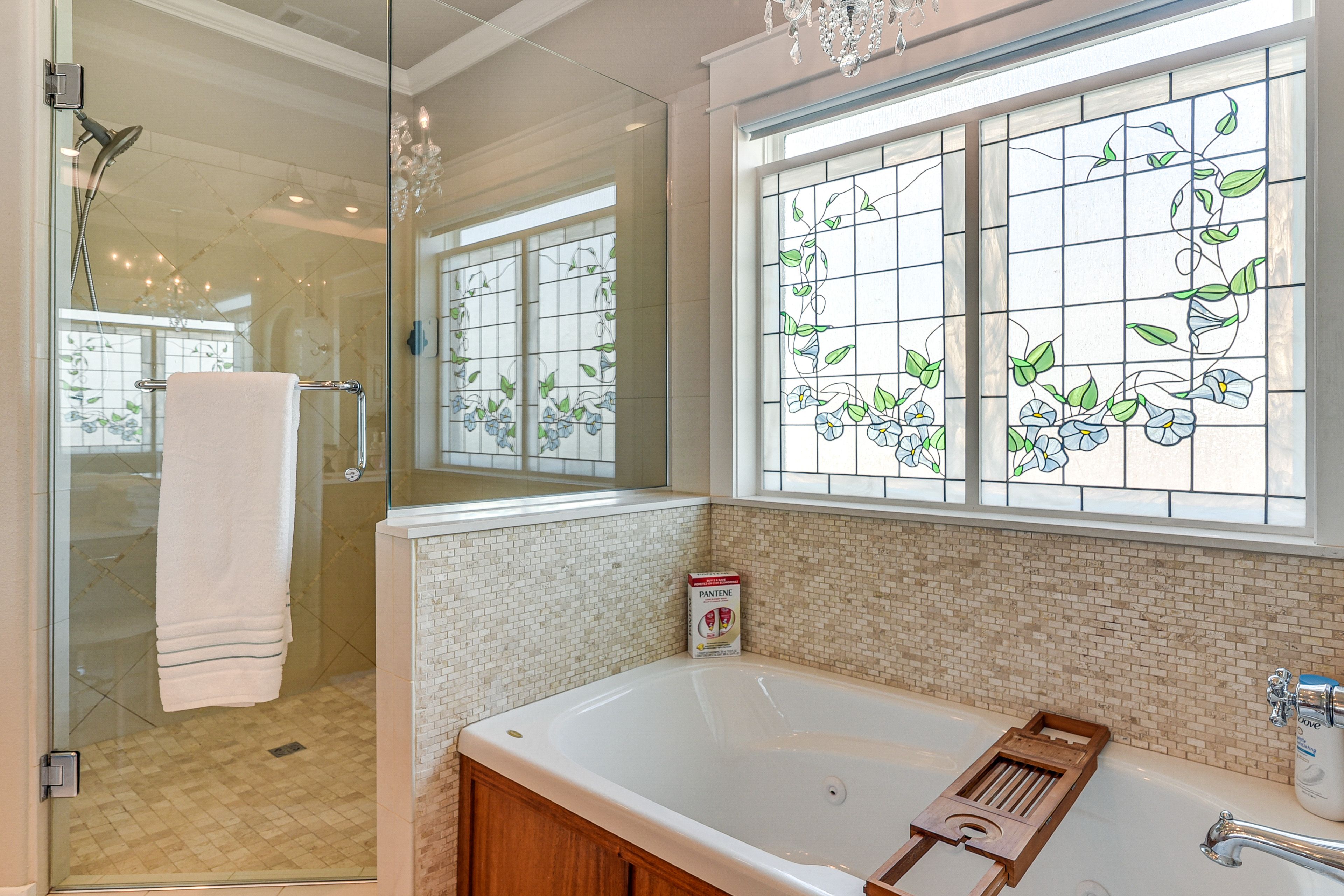Full Bathroom | 2nd Floor | Complimentary Toiletries